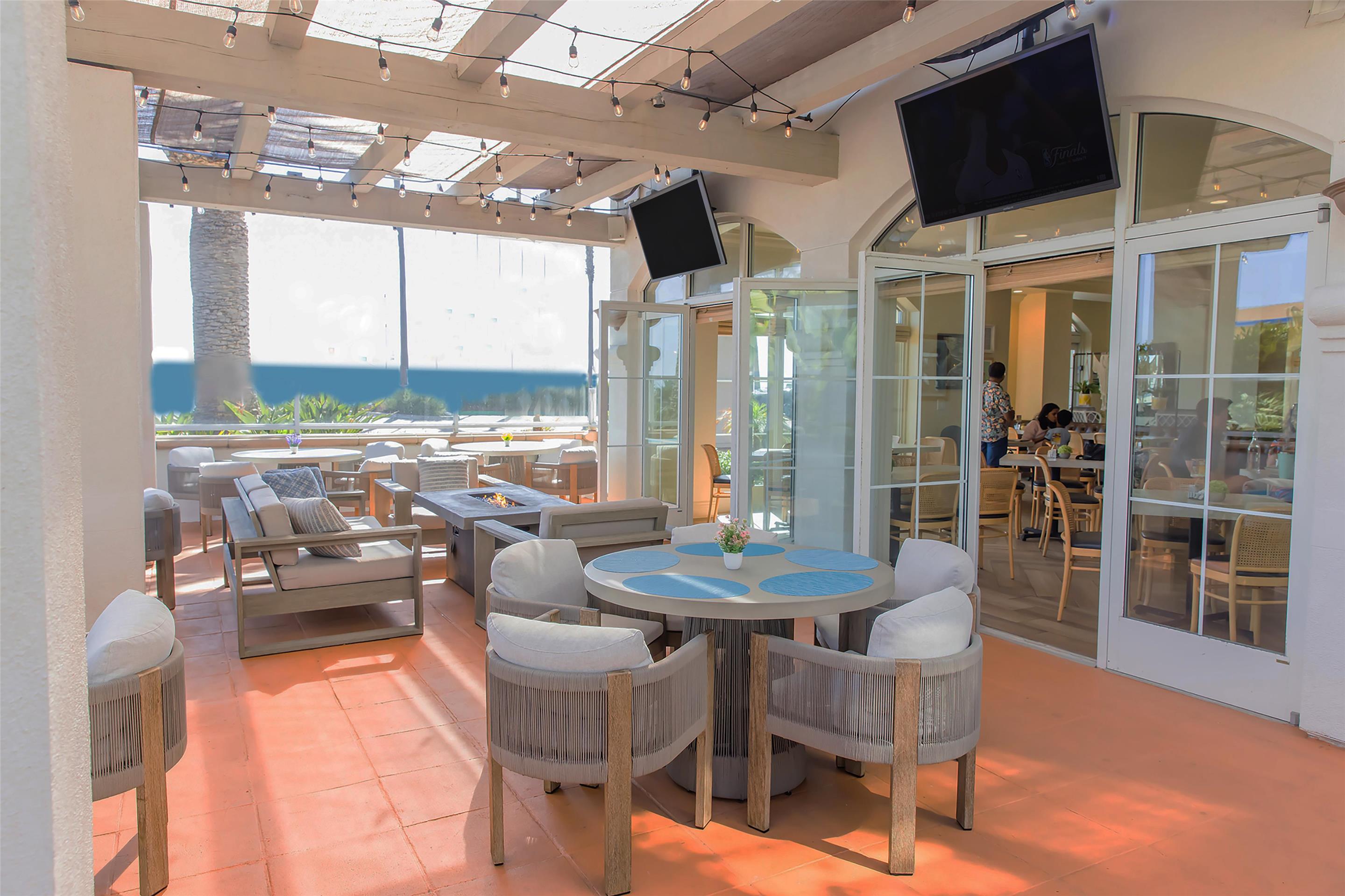 Restaurant | Hilton Garden Inn Carlsbad Beach