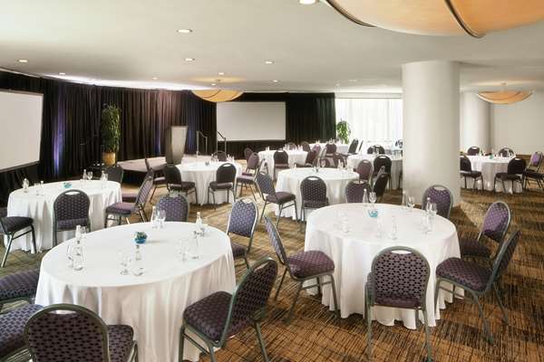  - DoubleTree by Hilton San Diego Hotel Circle - I-8, Exit 3