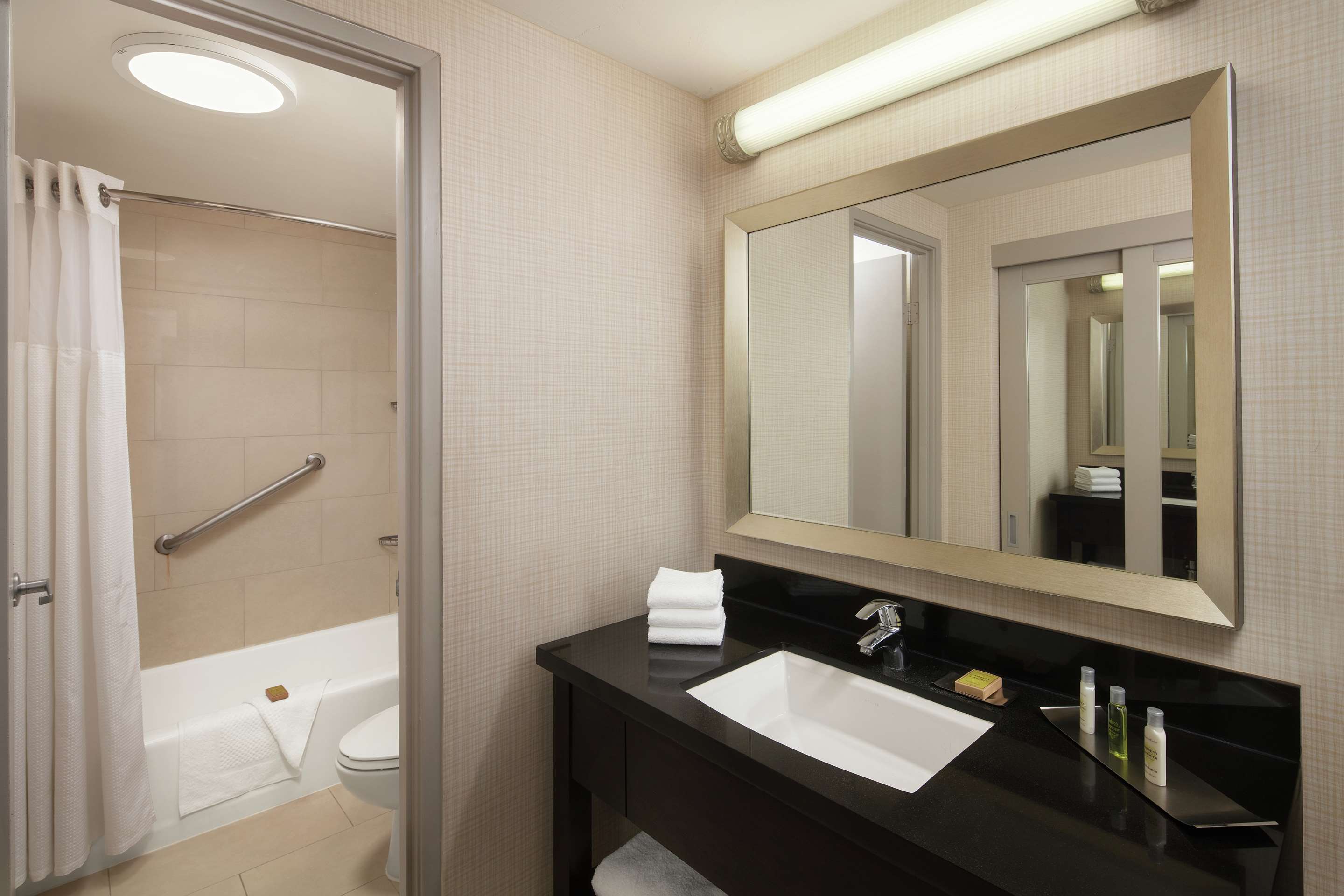 Guest room bath