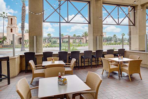 Restaurant - Embassy Suites Downtown San Diego