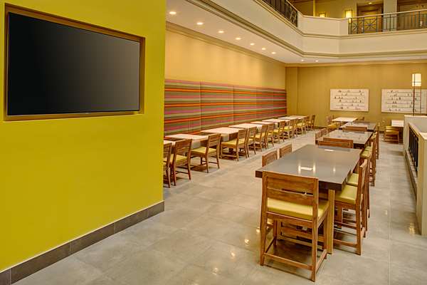 Restaurant - Embassy Suites Downtown San Diego