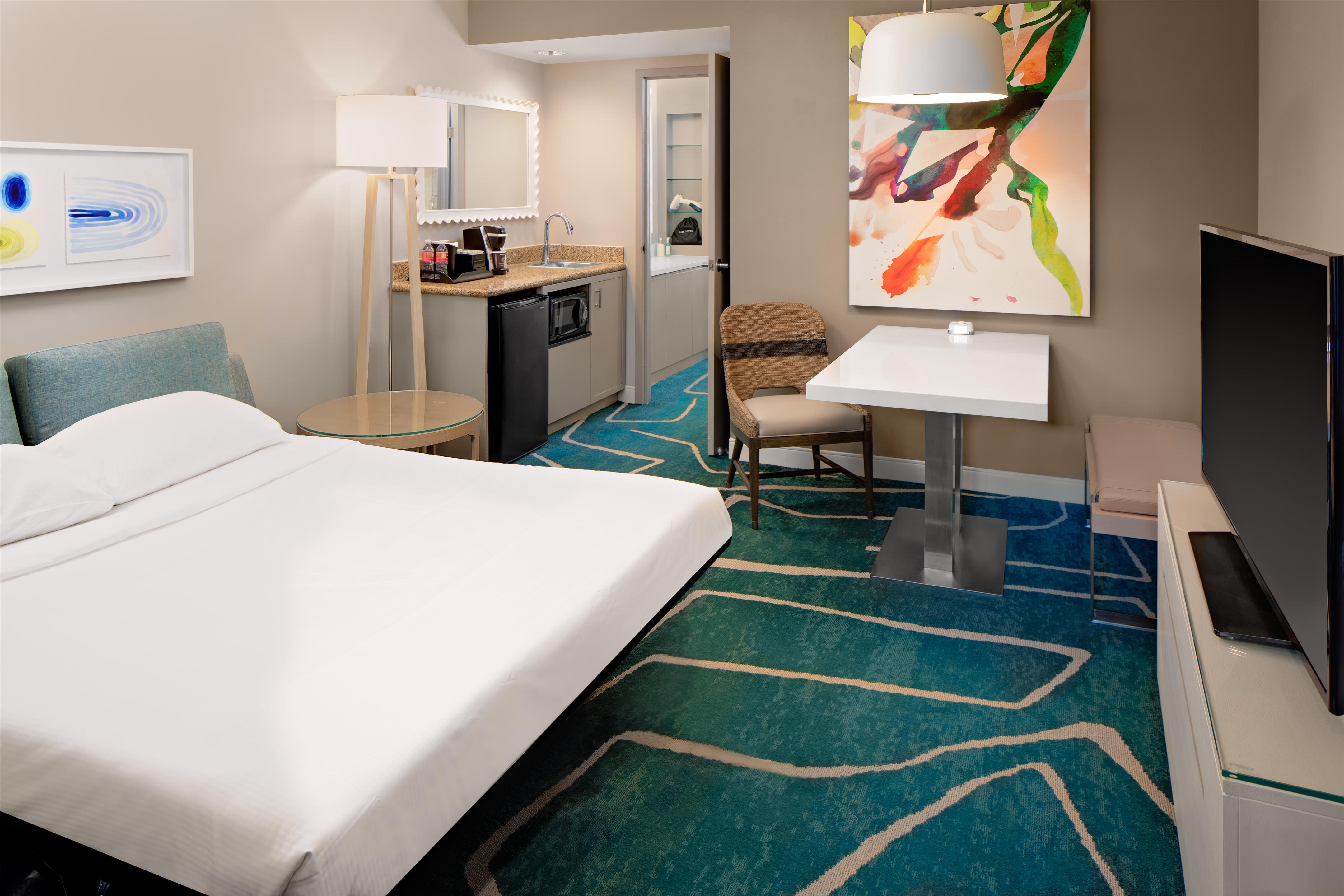 2 Room Suite - 1 King Bed Bayview - Non-smoking