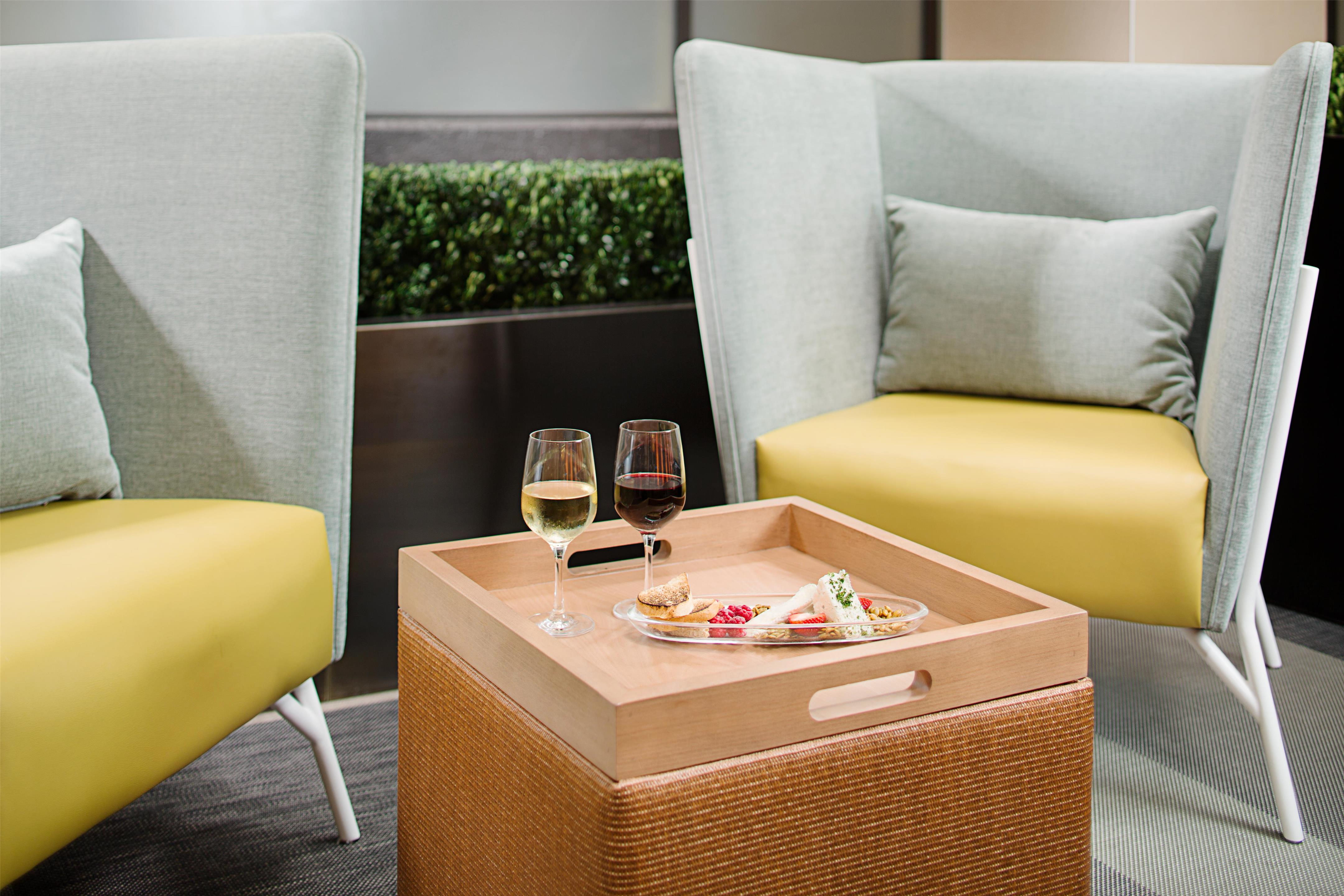 Lobby | Embassy Suites by Hilton San Diego Bay Downtown