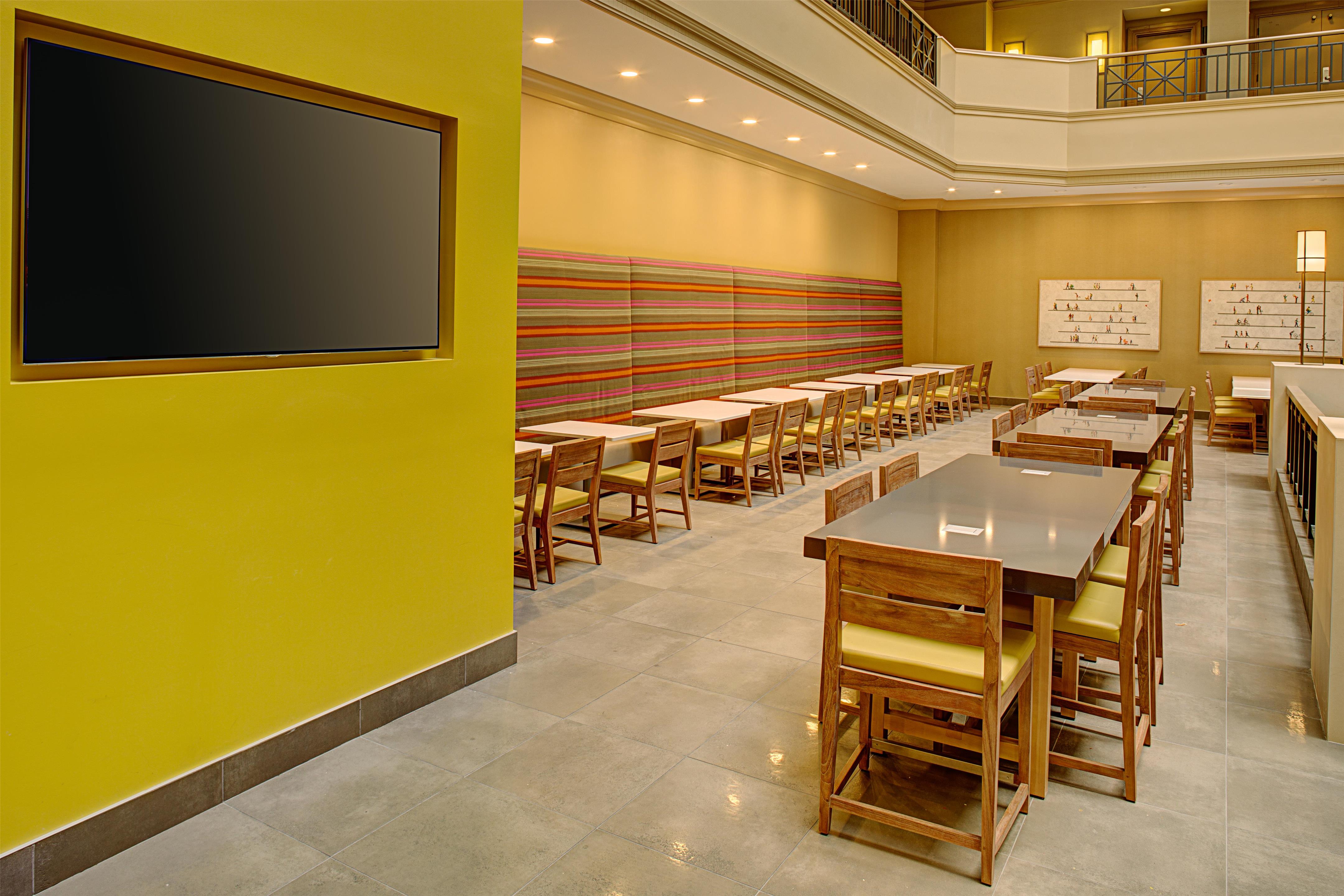 Restaurant | Embassy Suites by Hilton San Diego Bay Downtown