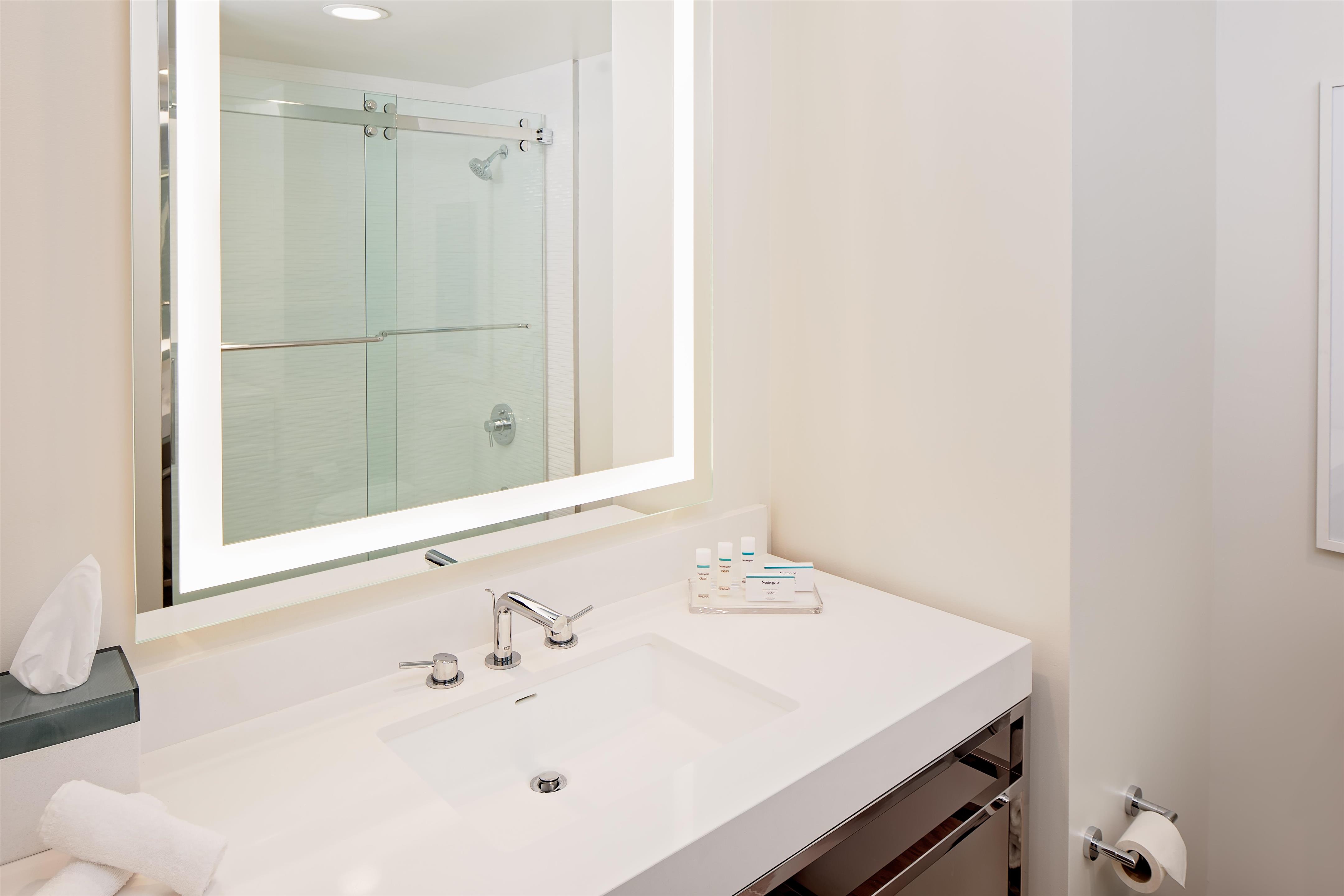 Guest room bath