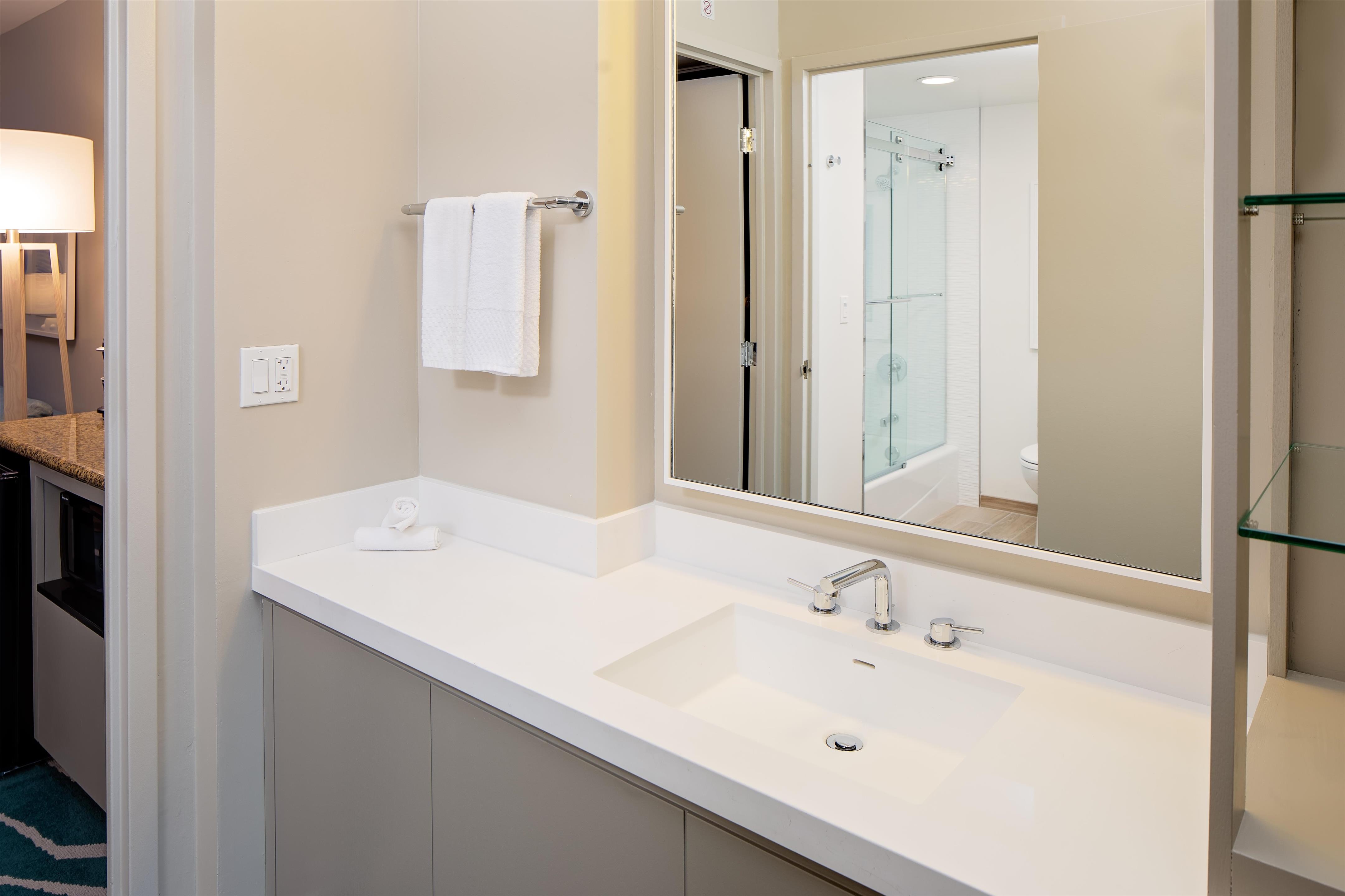 Guest room bath
