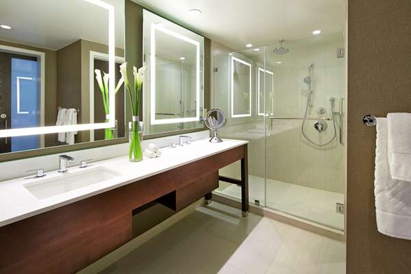  - Hilton Hotel Mission Valley San Diego - I-8, Exit 5