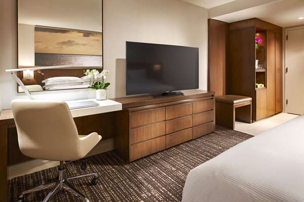  - Hilton Hotel Mission Valley San Diego - I-8, Exit 5