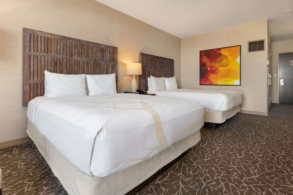 Hilton La Jolla Torrey Pines Room Type - 2 QUEEN ACC ROLL IN SHOWER