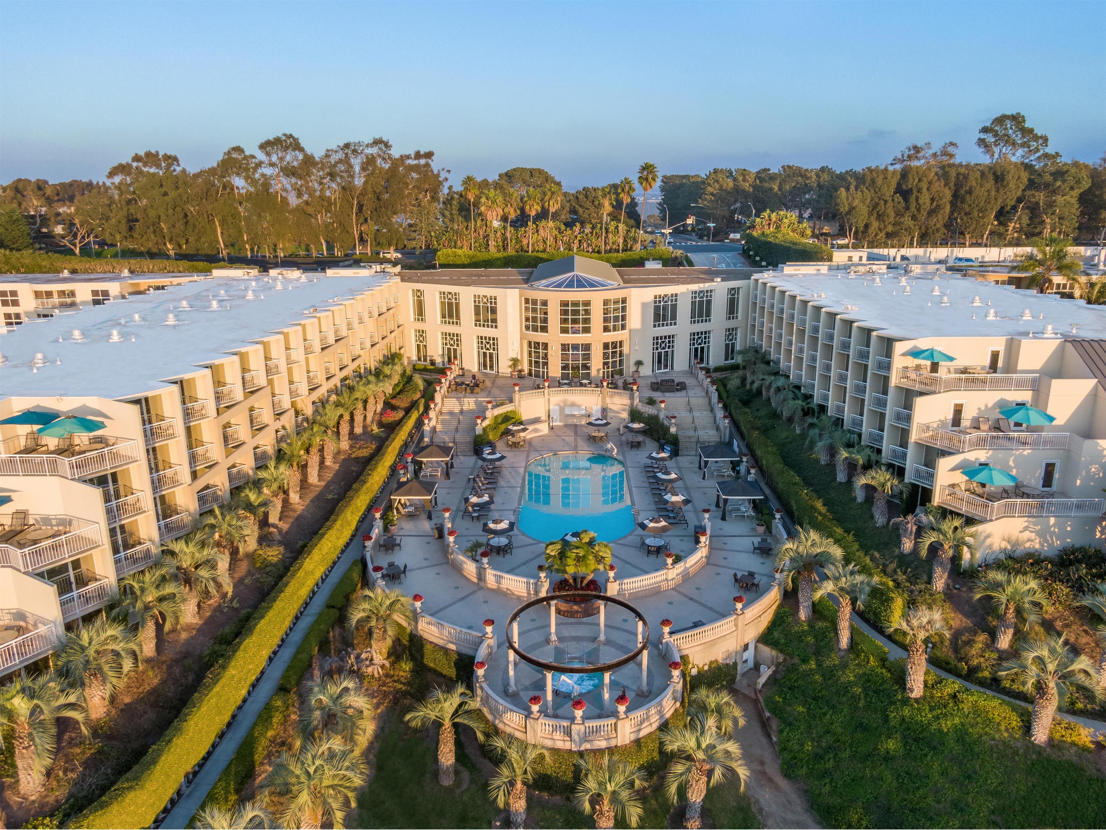 Pool | Hilton La Jolla Torrey Pines