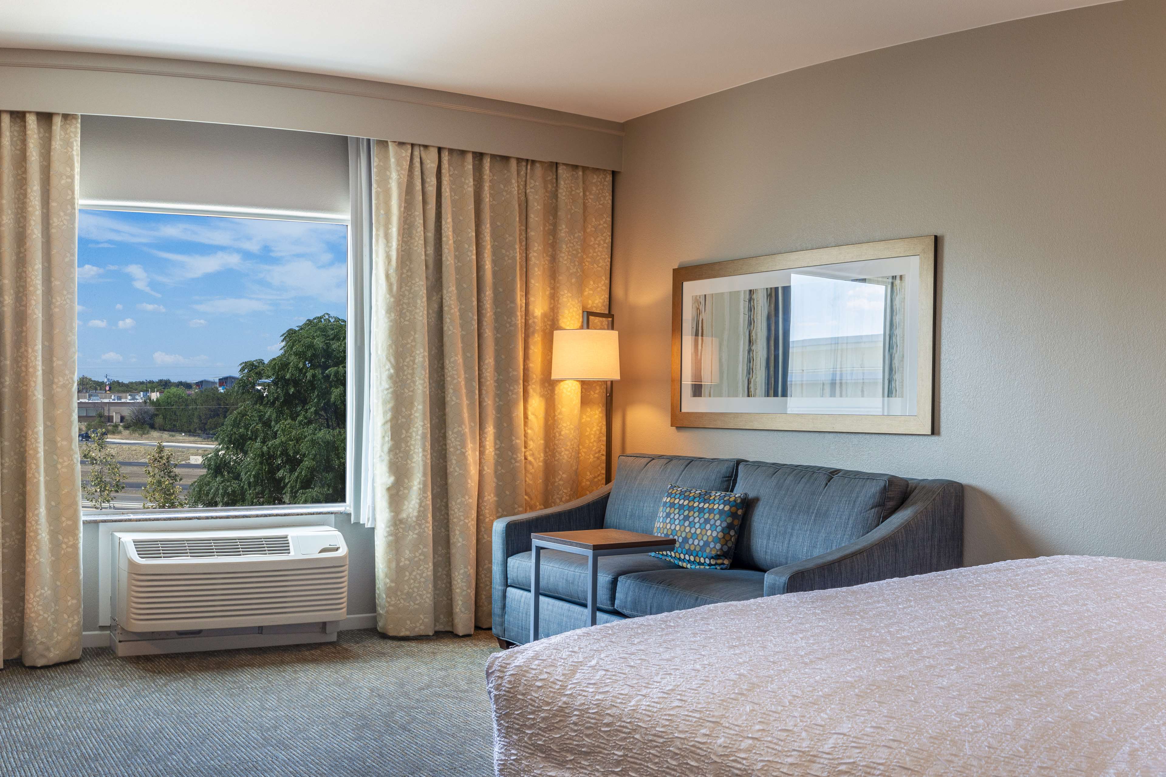 Hampton Inn & Suites by Hilton Boerne Room Type - 1 KING W SOFABED NONSMOK