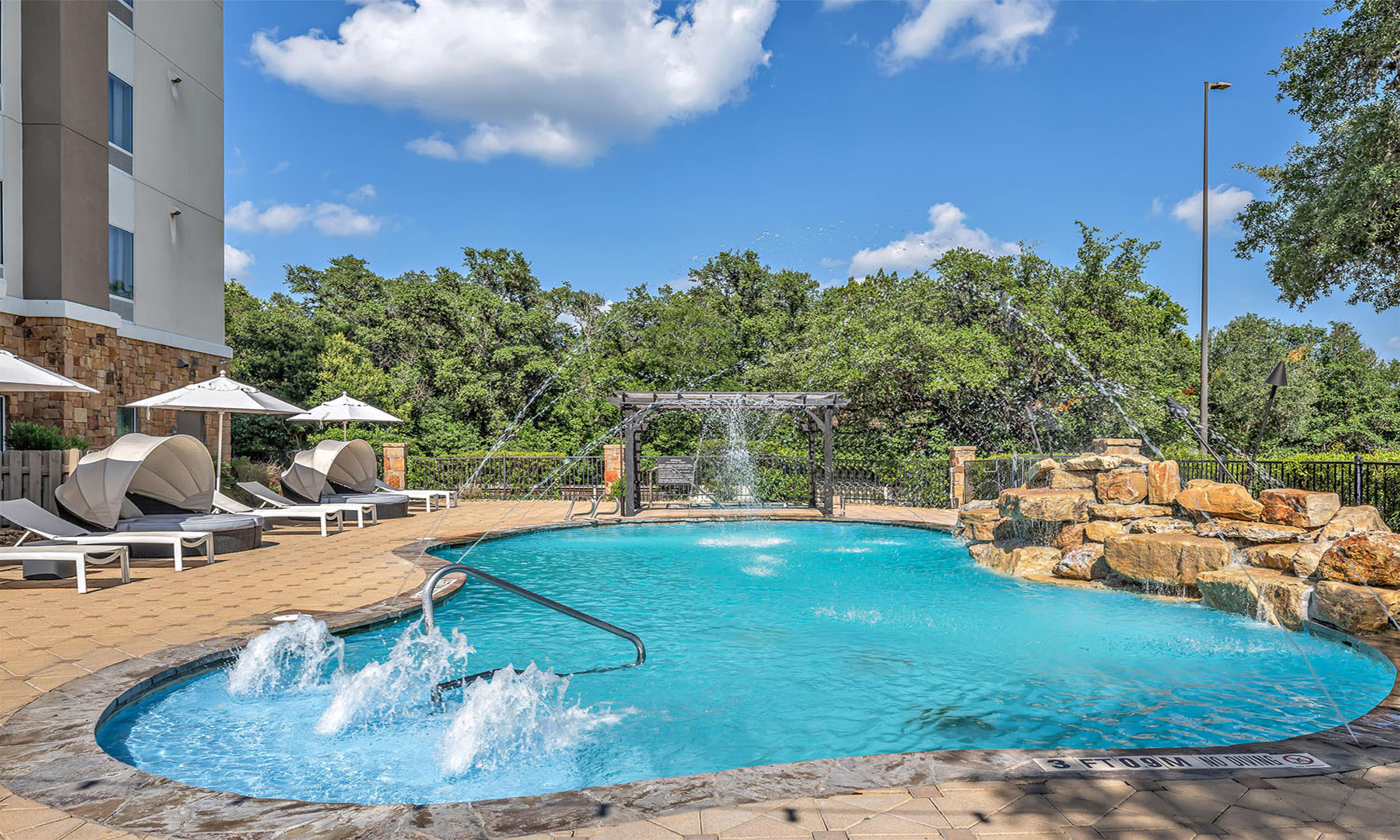 Pool | Hampton Inn & Suites Boerne