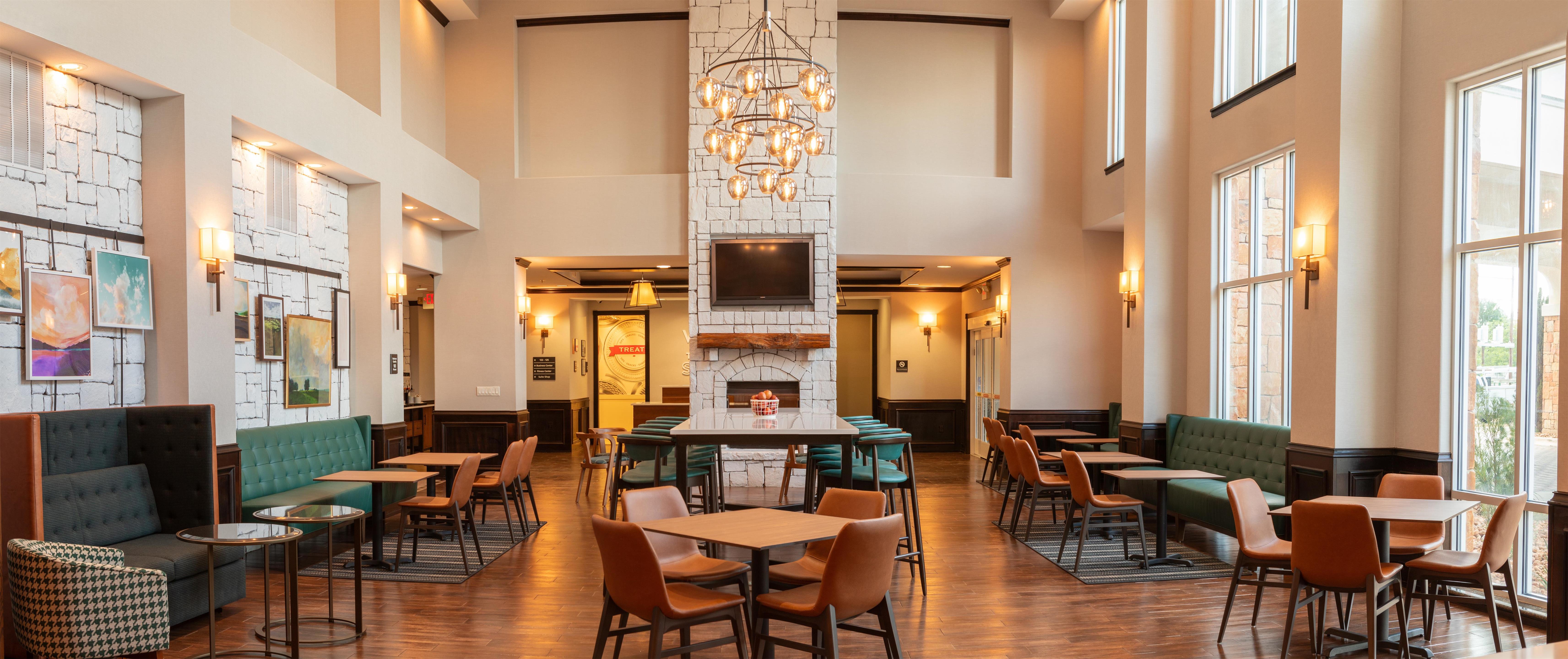 Lobby | Hampton Inn & Suites Boerne