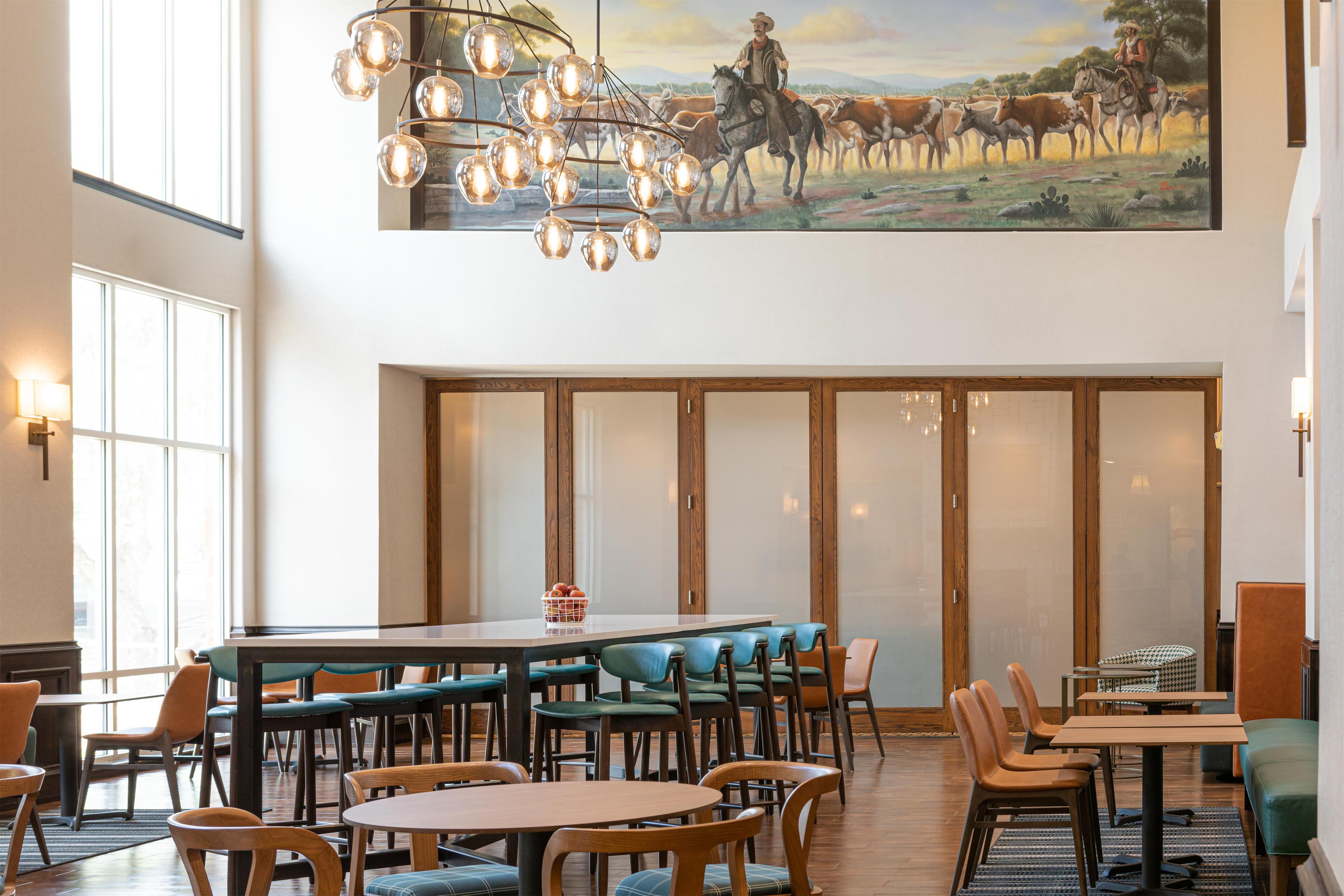 Lobby | Hampton Inn & Suites Boerne