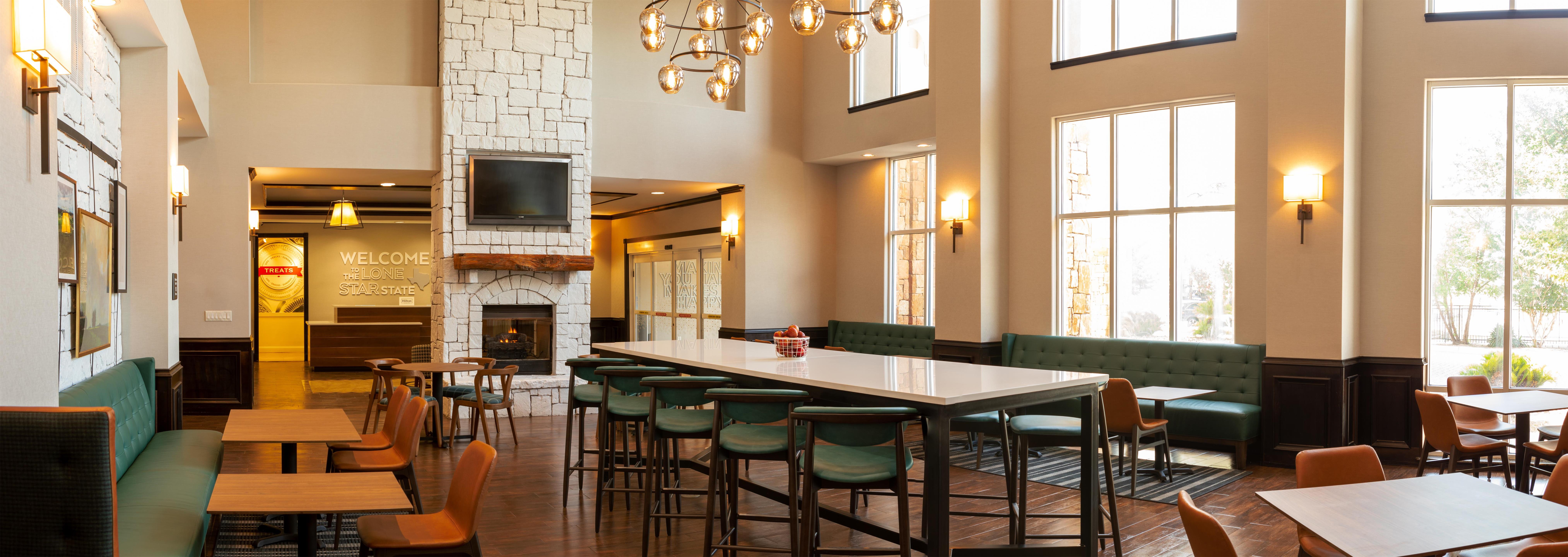 Lobby | Hampton Inn & Suites Boerne