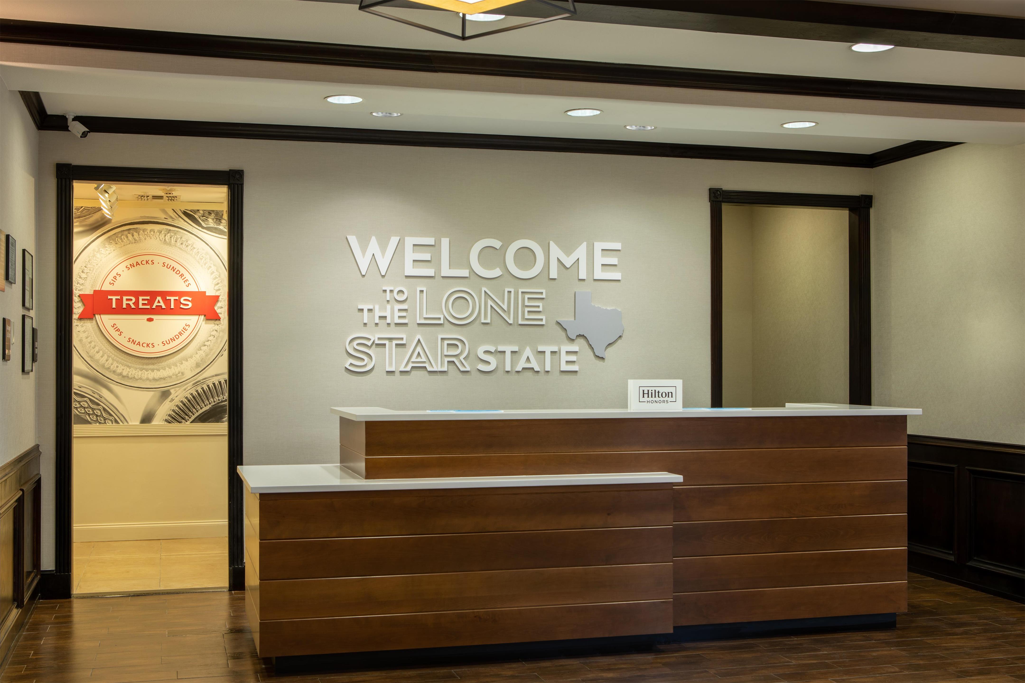 Reception | Hampton Inn & Suites Boerne