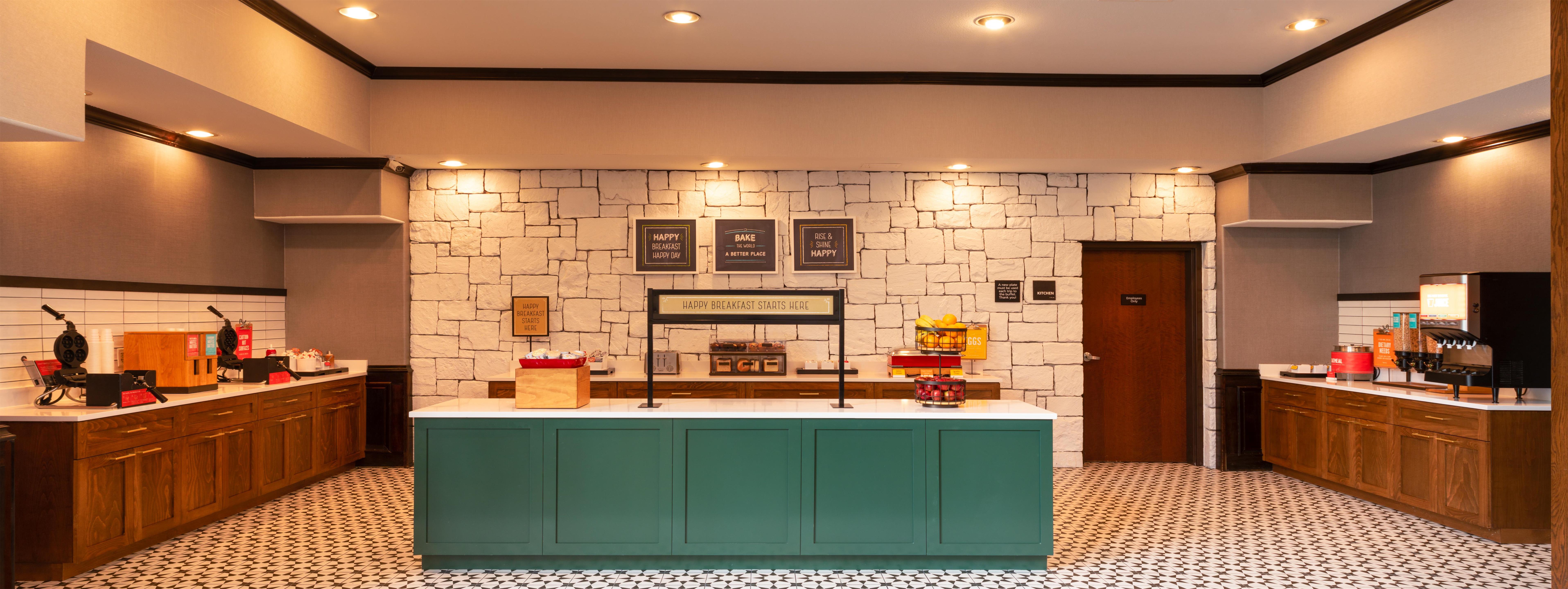 Breakfast Area | Hampton Inn & Suites Boerne