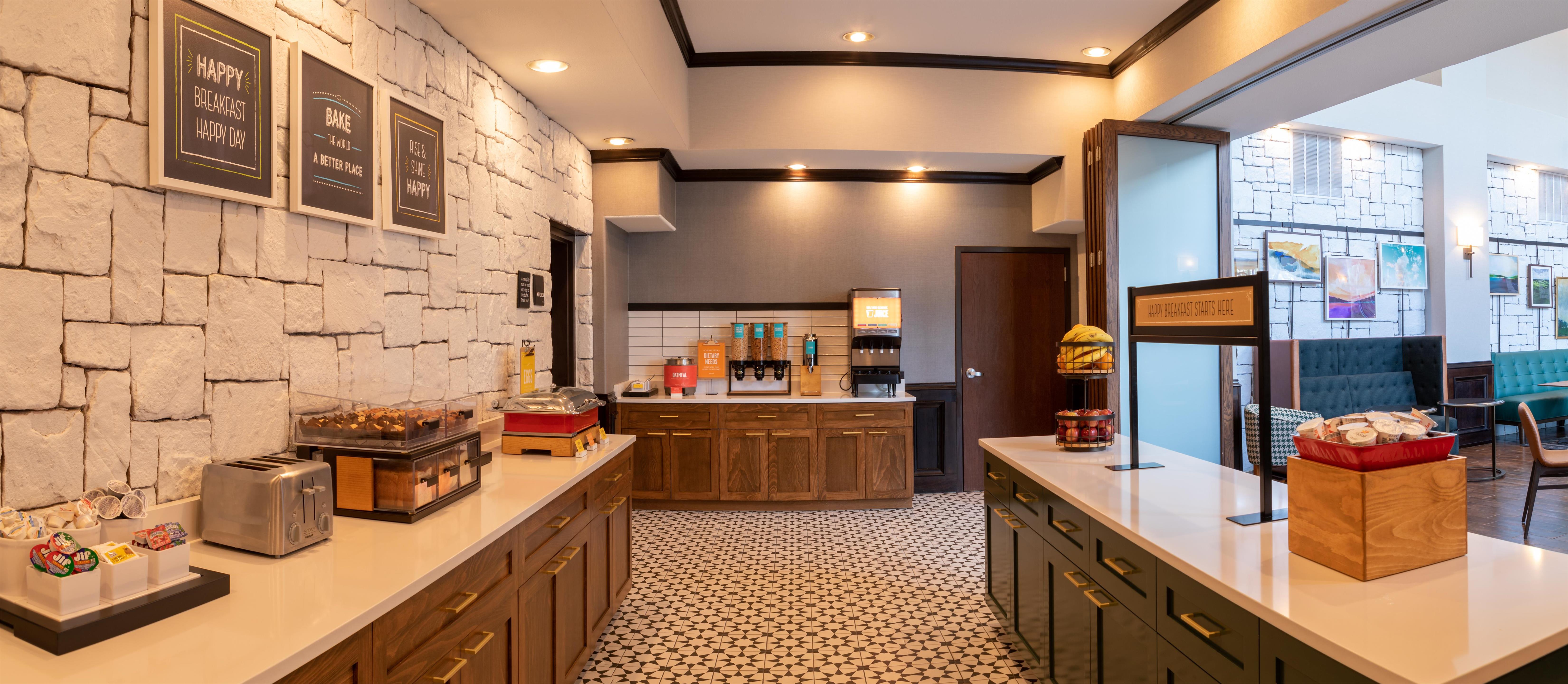 Breakfast Area | Hampton Inn & Suites Boerne