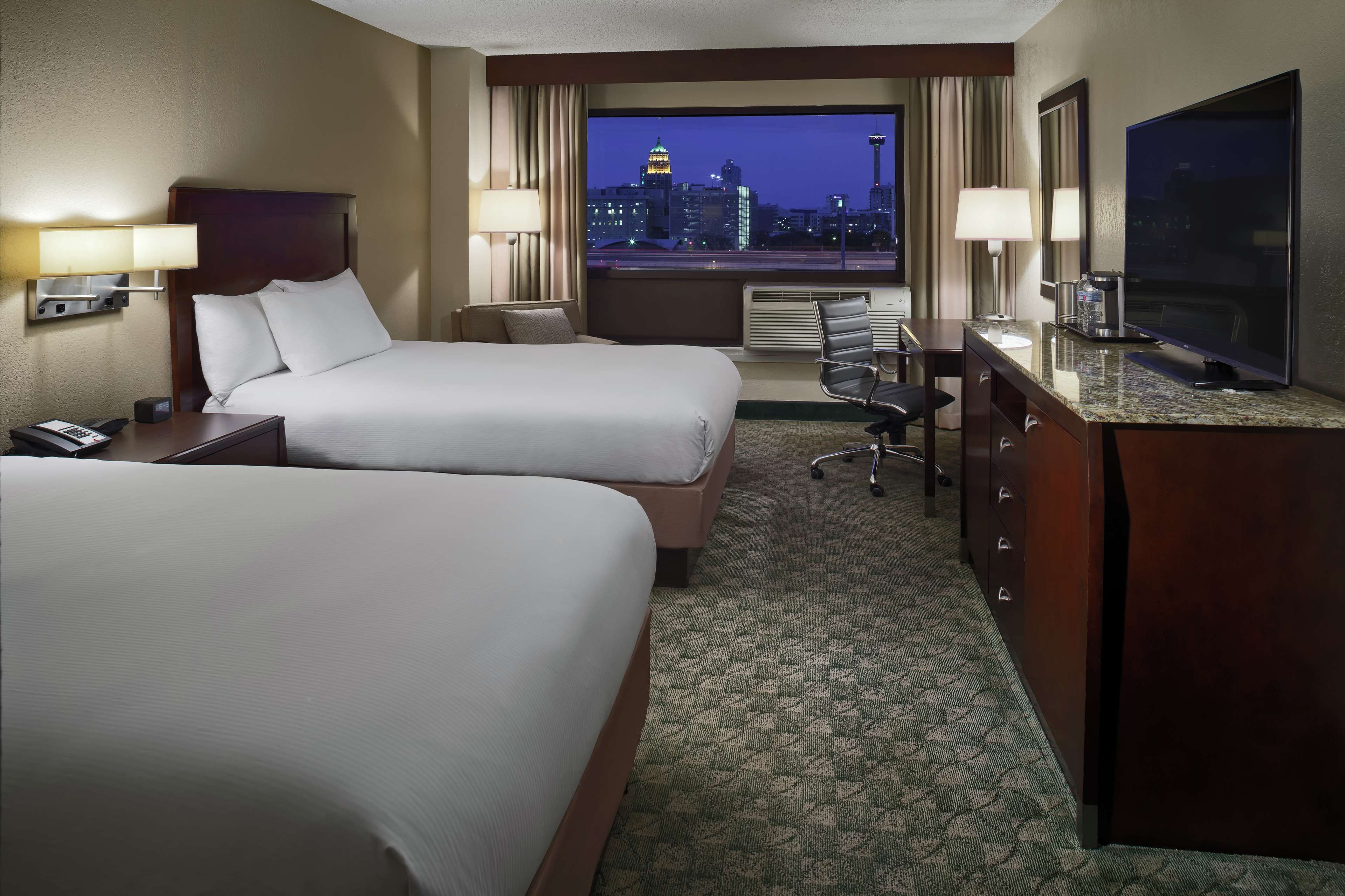 DoubleTree by Hilton San Antonio Downtown Room Type - 2DBL SWEET DREAMS BEDS NS