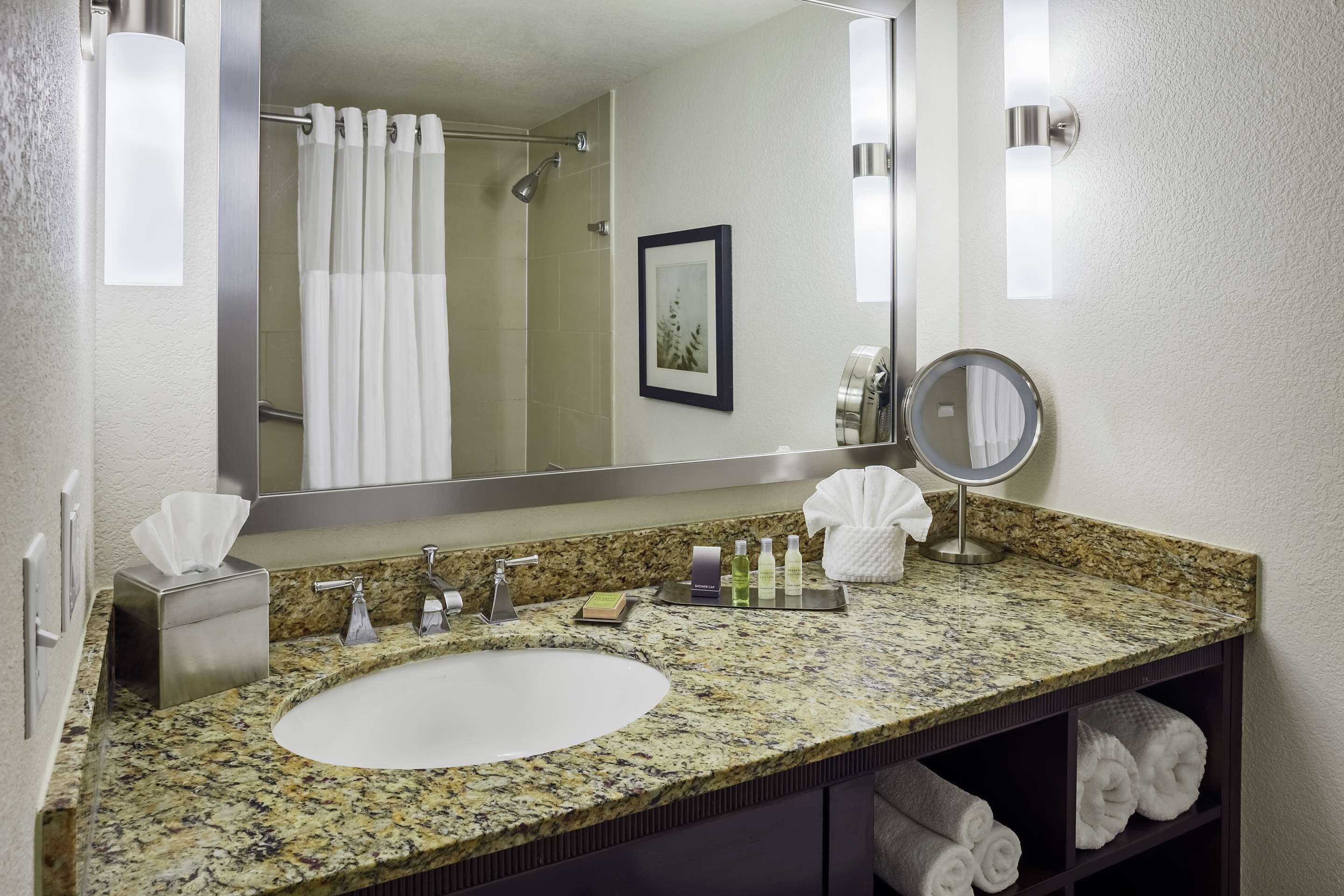 Guest room bath