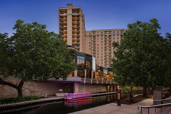 Exterior view - Embassy Suites Riverwalk San Antonio - I-10 & I-35, Exit 155B