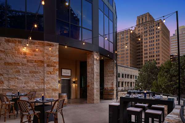 Restaurant - Embassy Suites Riverwalk San Antonio - I-10 & I-35, Exit 155B