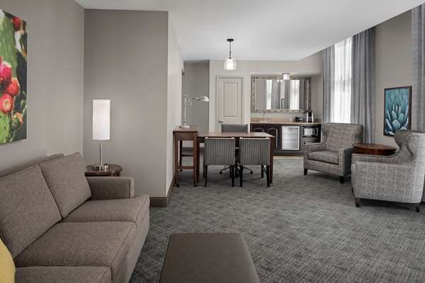  - Embassy Suites Riverwalk San Antonio - I-10 & I-35, Exit 155B
