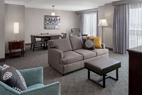  - Embassy Suites Riverwalk San Antonio - I-10 & I-35, Exit 155B