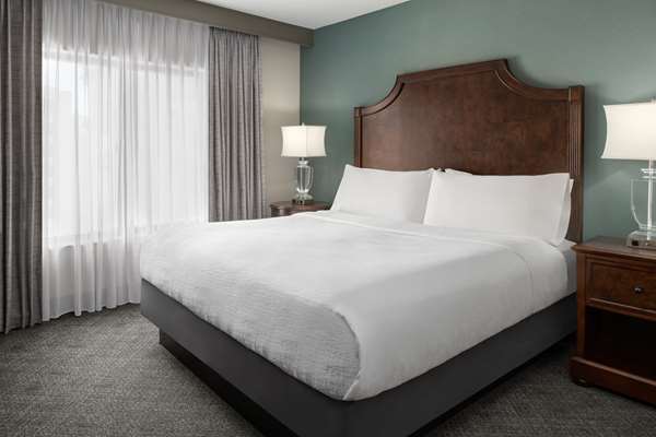  - Embassy Suites Riverwalk San Antonio - I-10 & I-35, Exit 155B