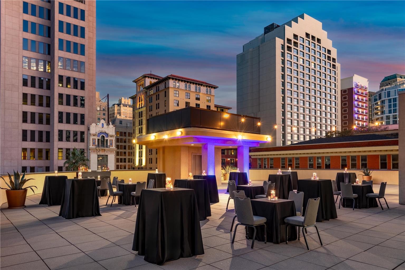 Embassy Suites Riverwalk-Downtown