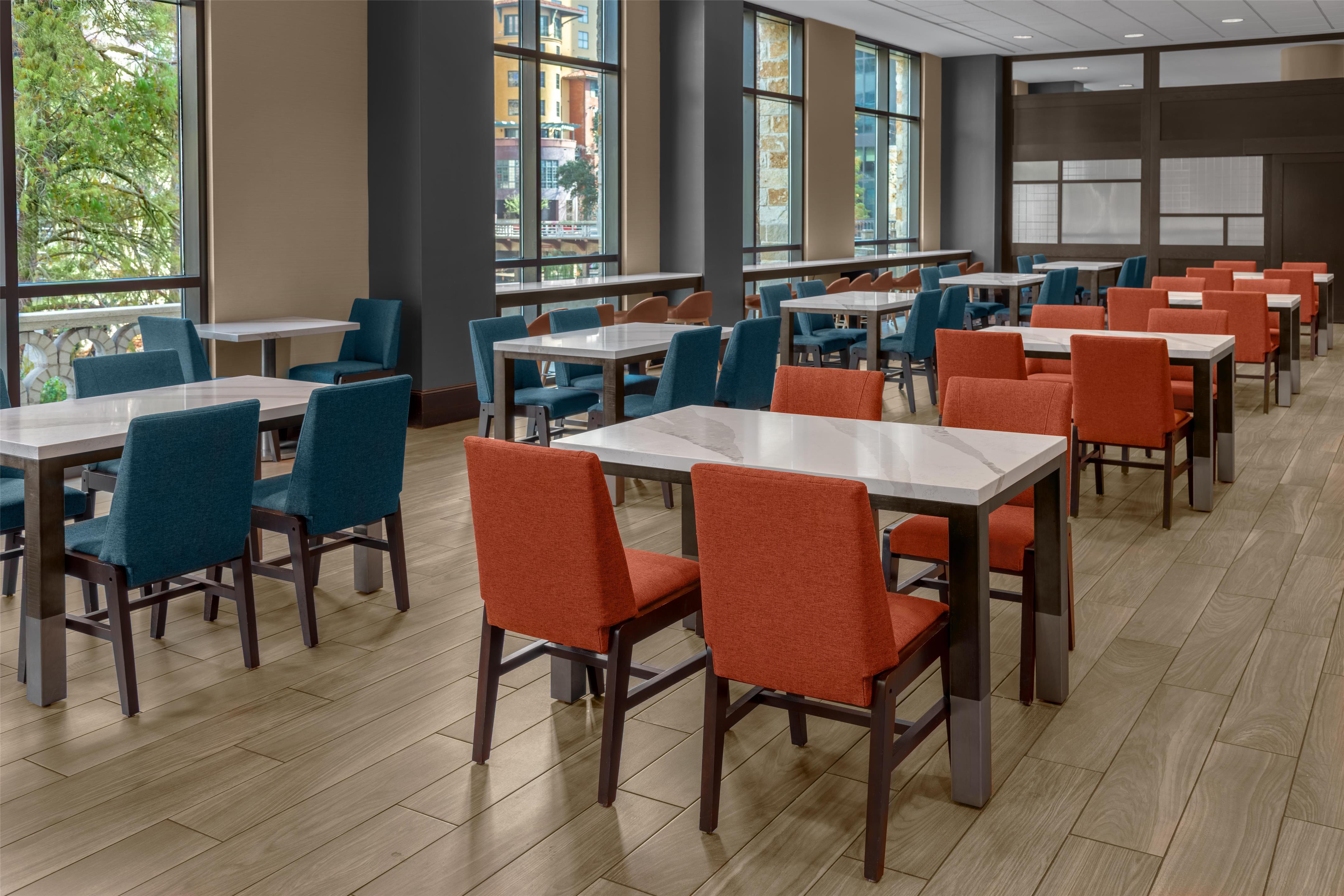 Breakfast Area | Embassy Suites San Antonio Riverwalk-Downtown