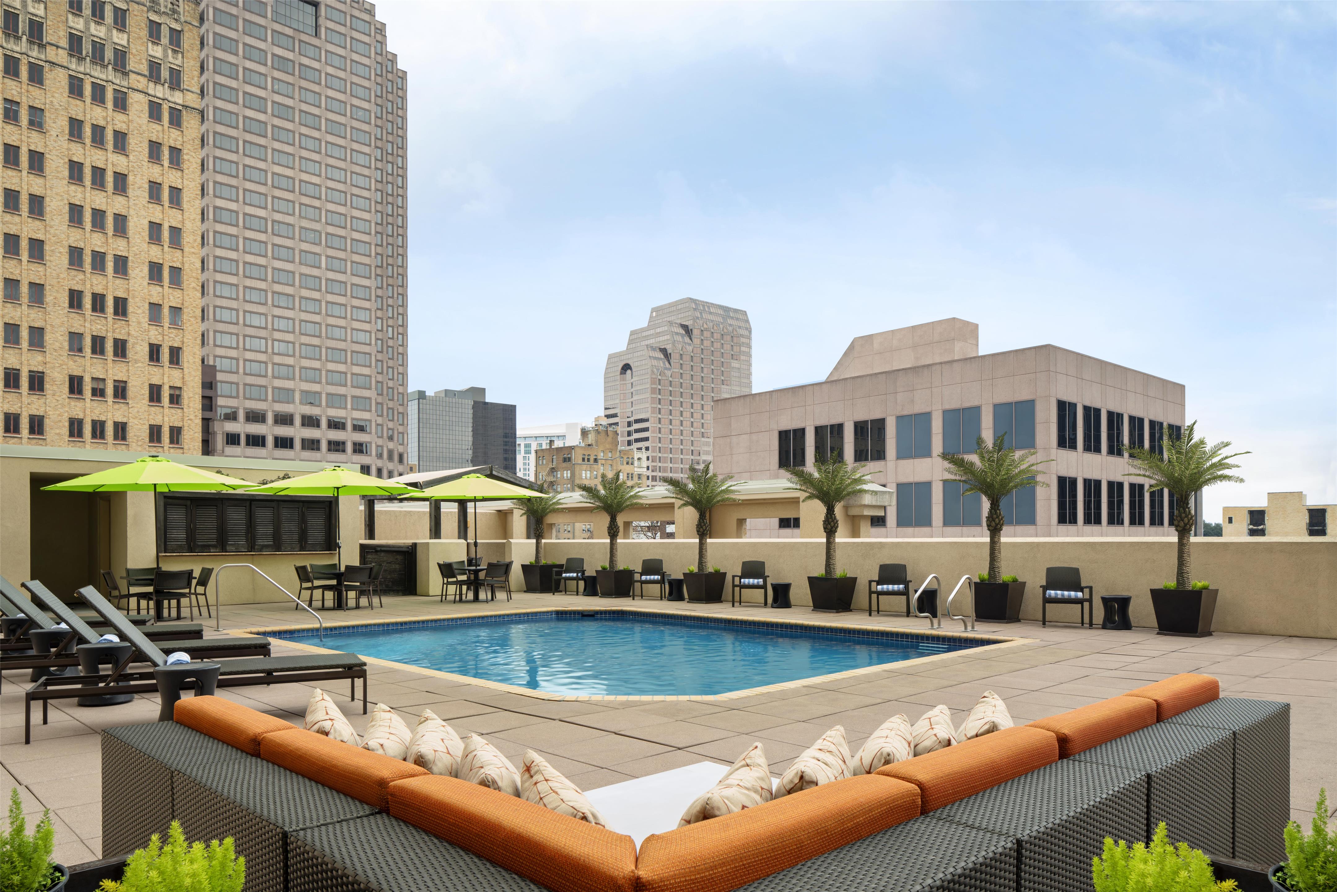 Pool | Embassy Suites San Antonio Riverwalk-Downtown