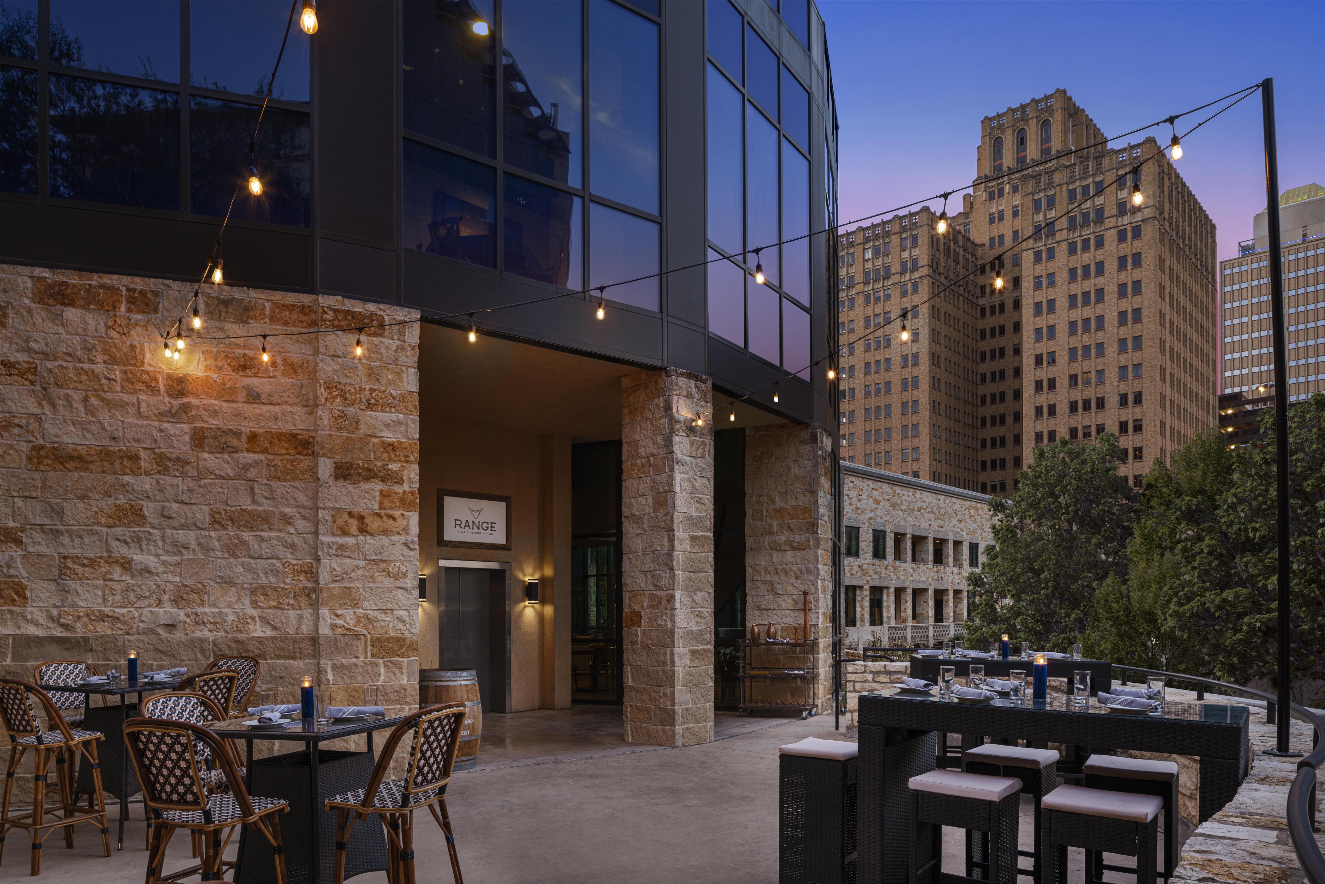 Restaurant | Embassy Suites San Antonio Riverwalk-Downtown