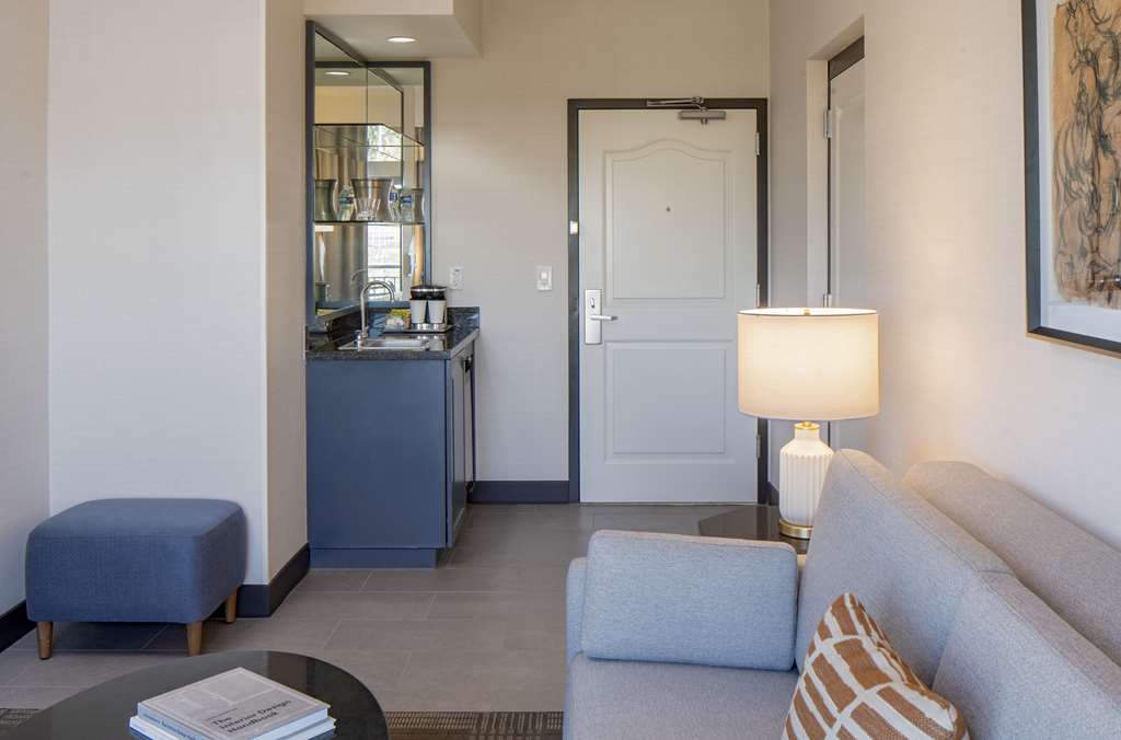 Hilton San Antonio Hill Country Room Type - 1QN MOB HEARNG ACC STE TUB