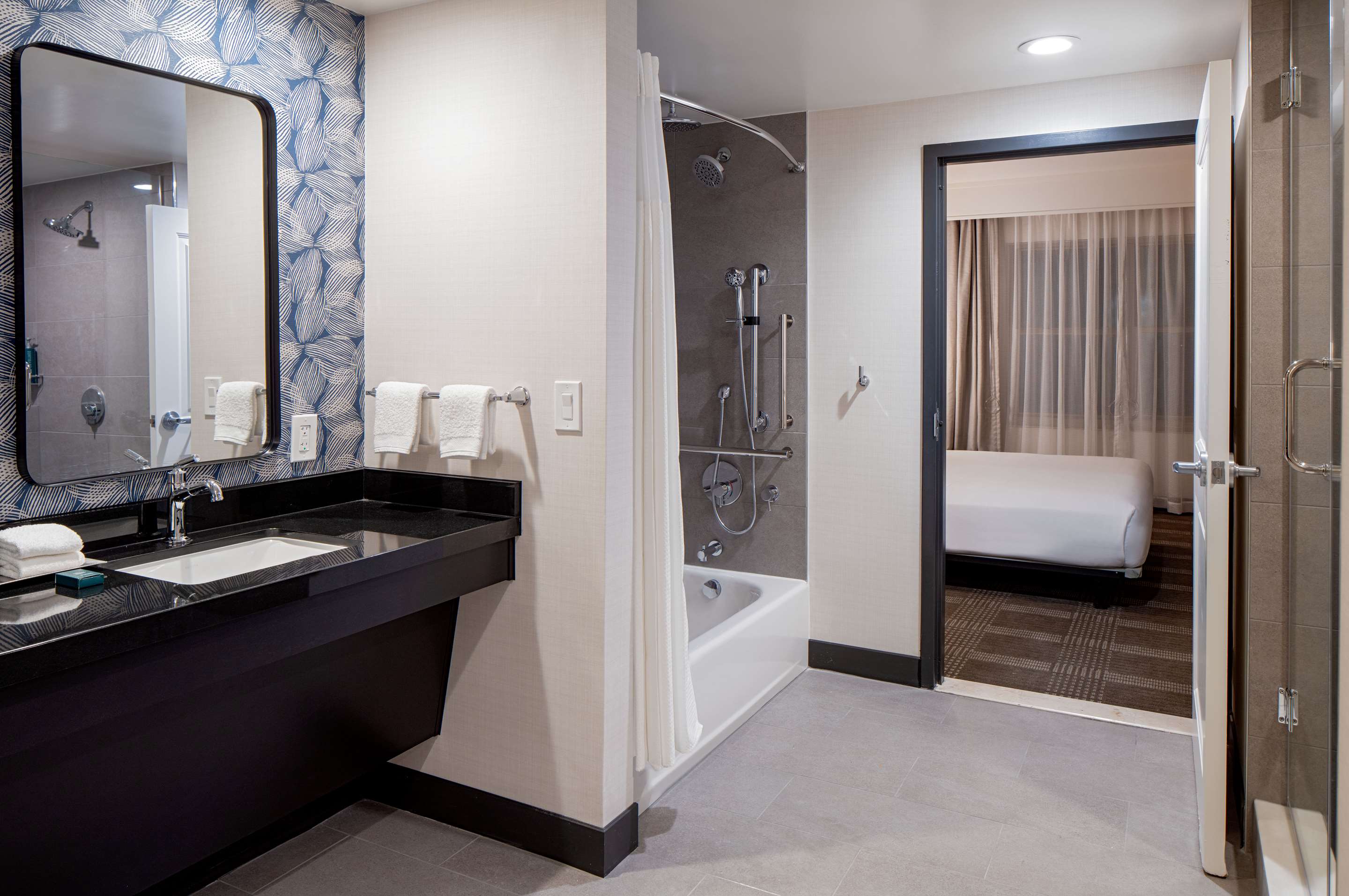Guest room bath
