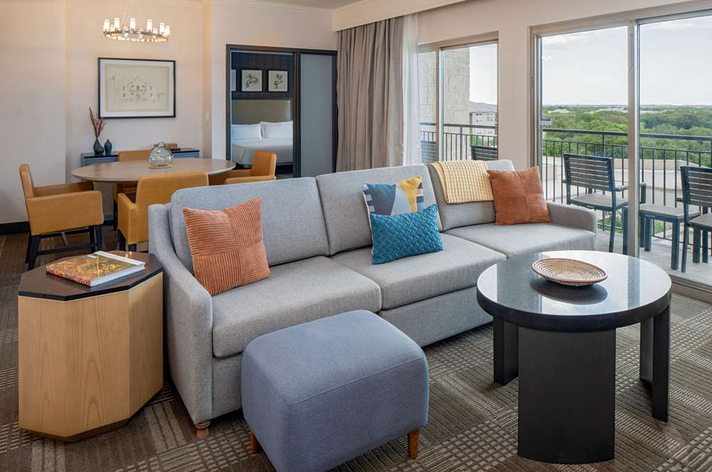 Hilton San Antonio Hill Country Room Type - 1 KG PRES MOB HEAR ACC TUB