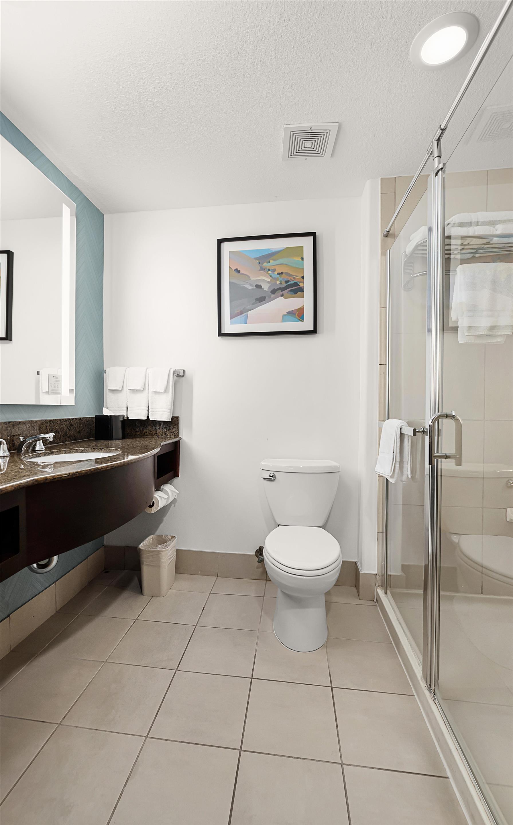 Guest room bath