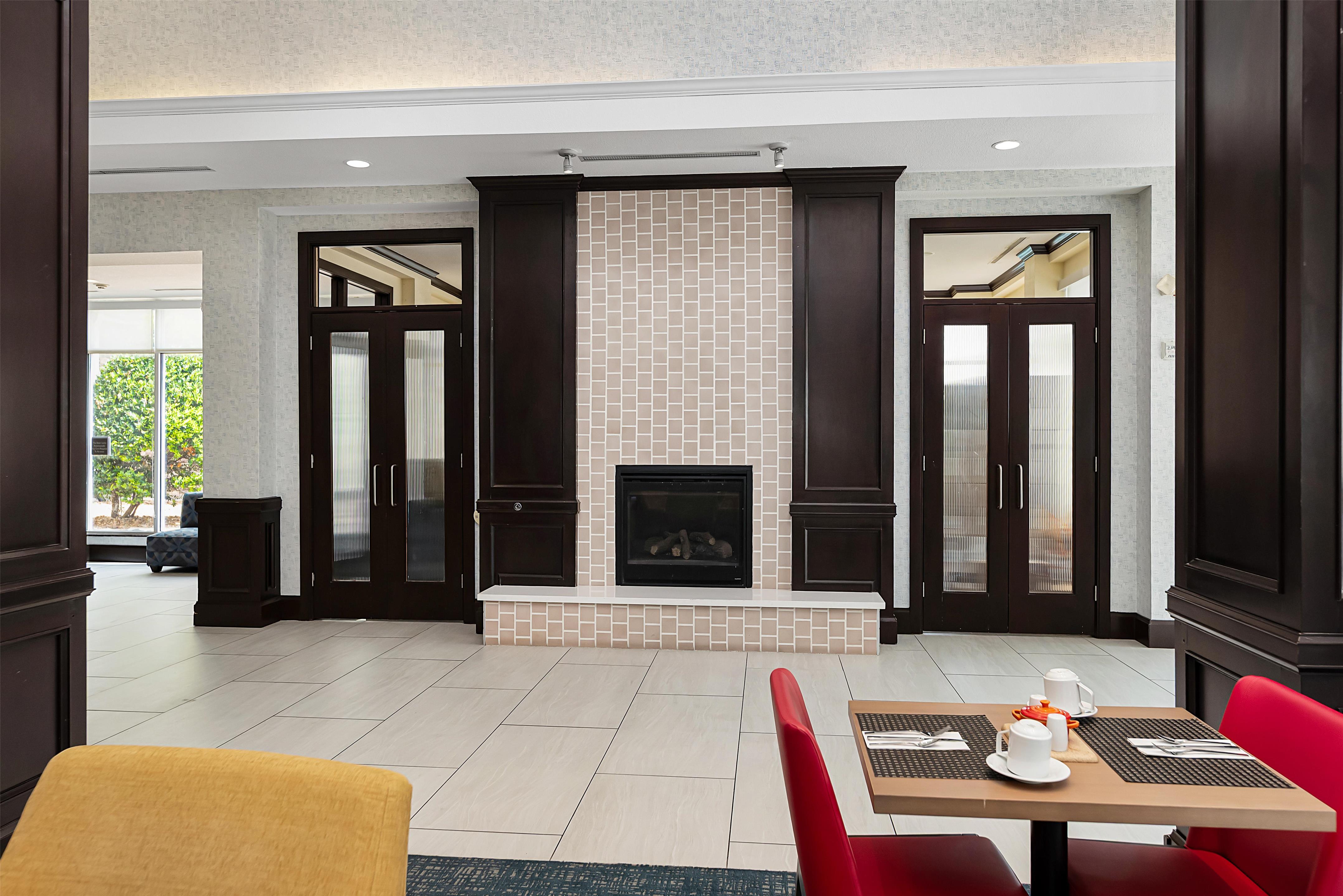 Lobby | Hilton Garden Inn New Braunfels