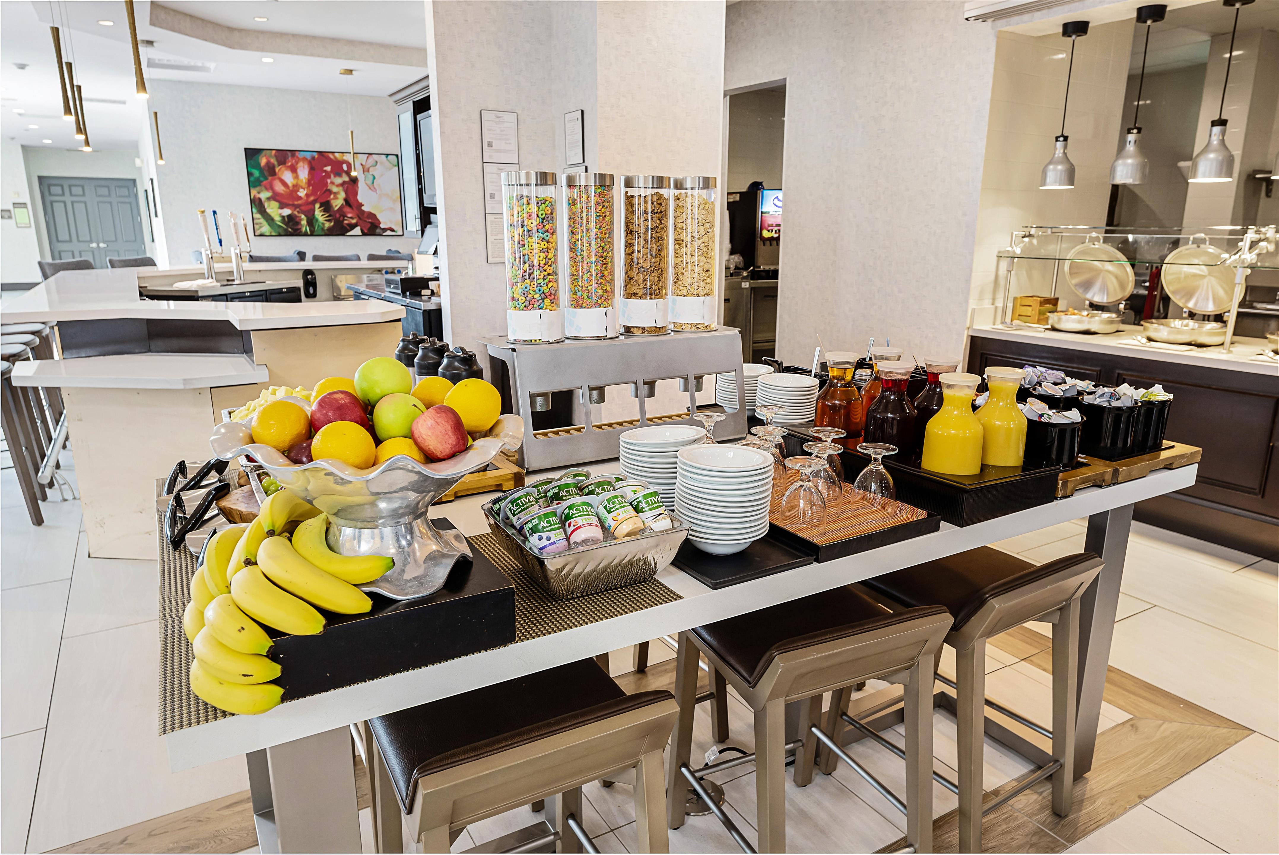 Breakfast Area | Hilton Garden Inn New Braunfels