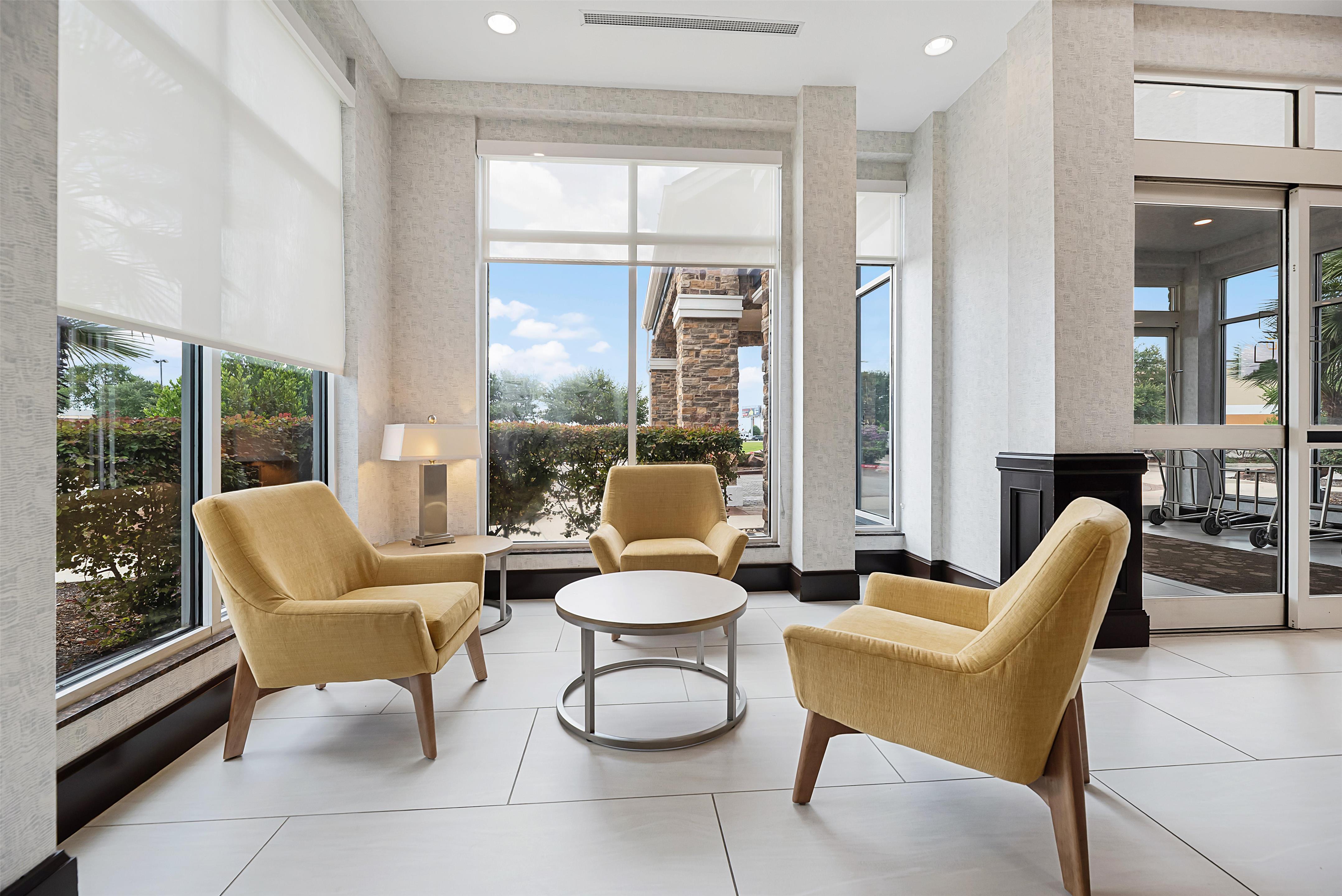 Lobby | Hilton Garden Inn New Braunfels