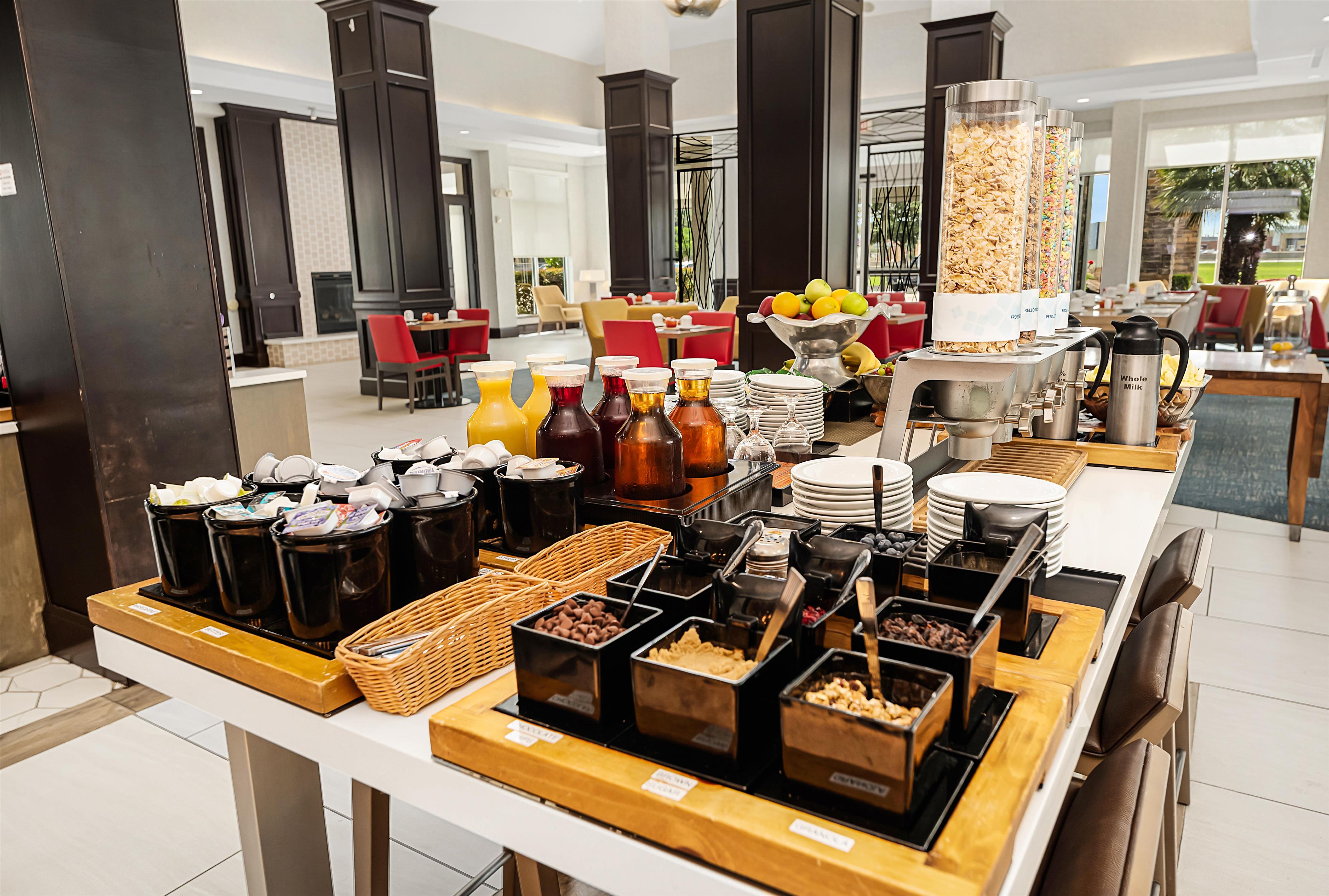 Breakfast Area | Hilton Garden Inn New Braunfels