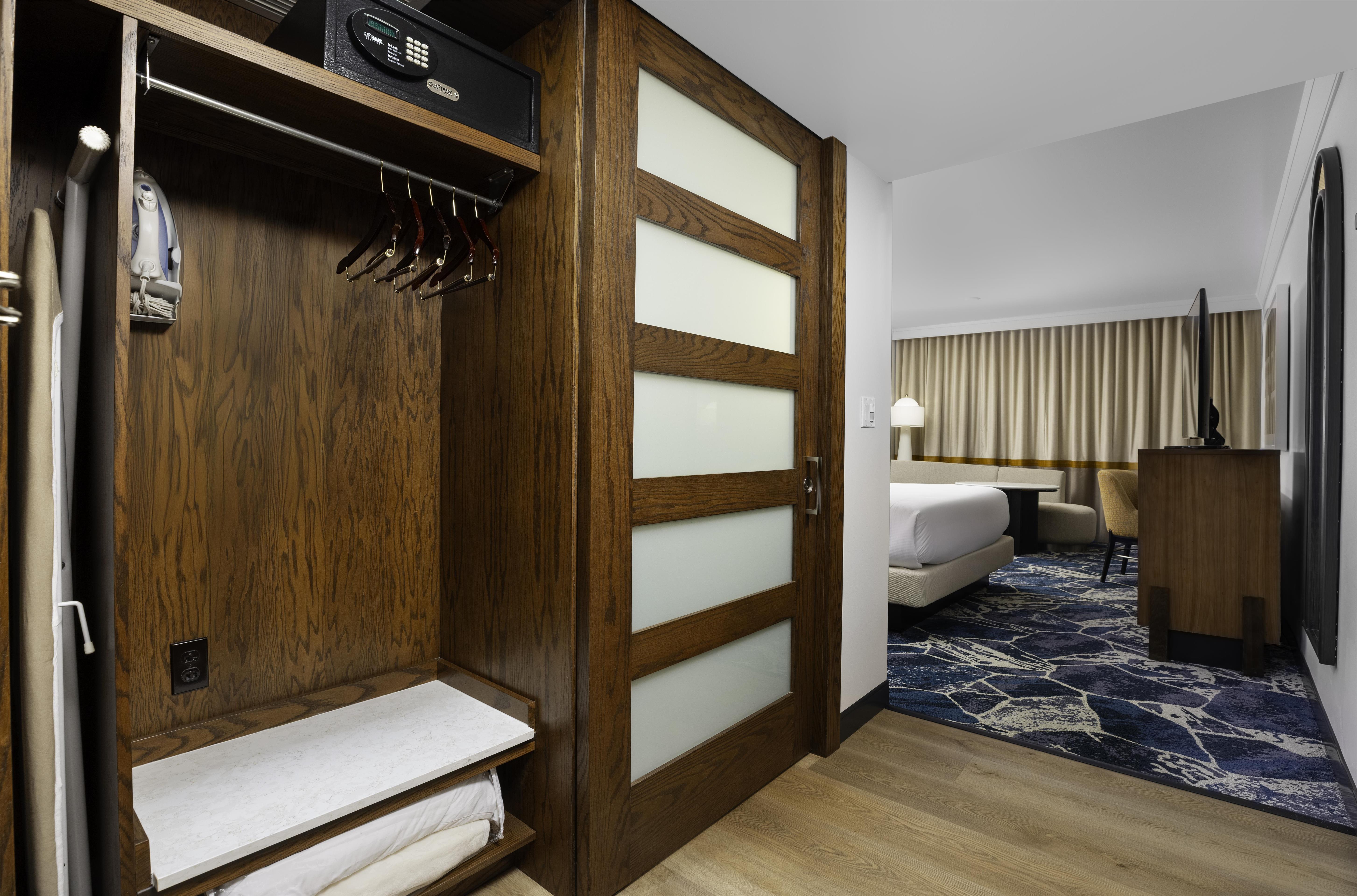 Hilton Palacio Del Rio Room Type - 1 KING RVR VW ACC BATHTUB