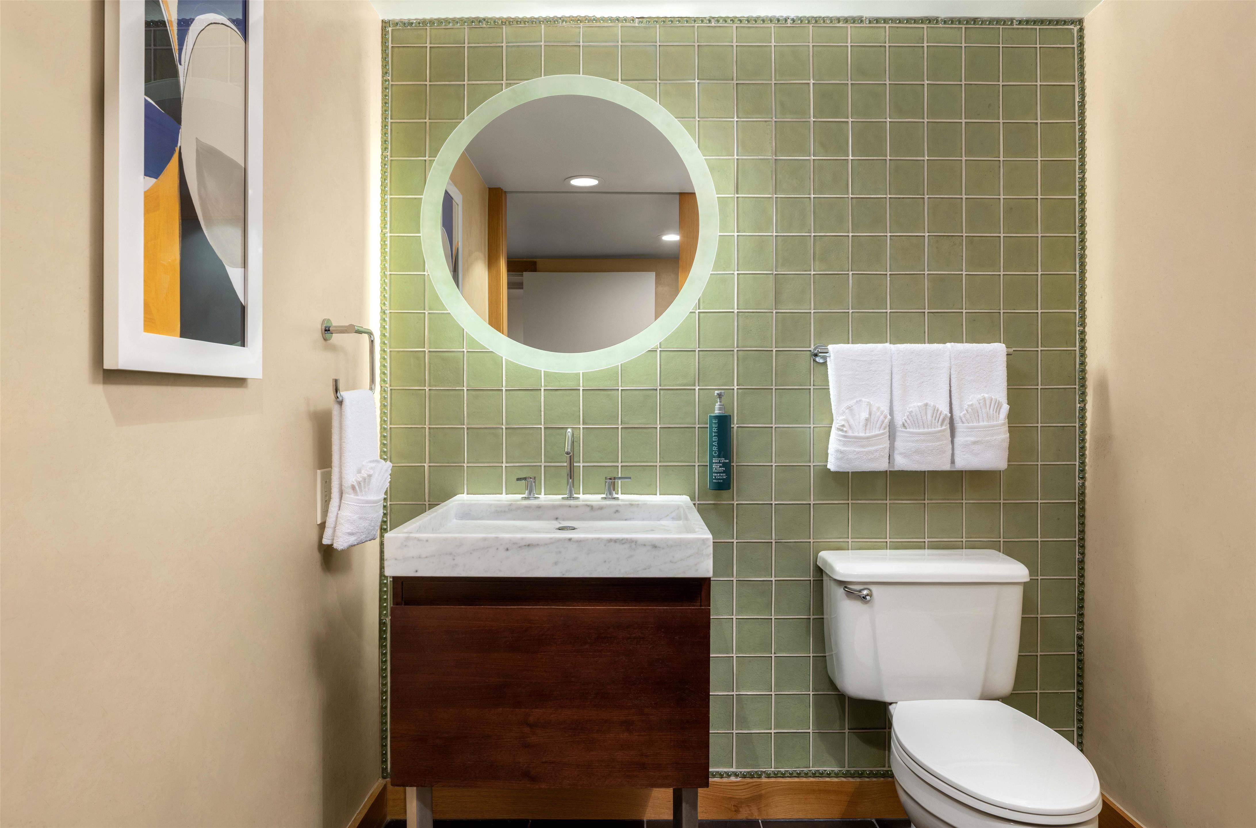 Guest room bath