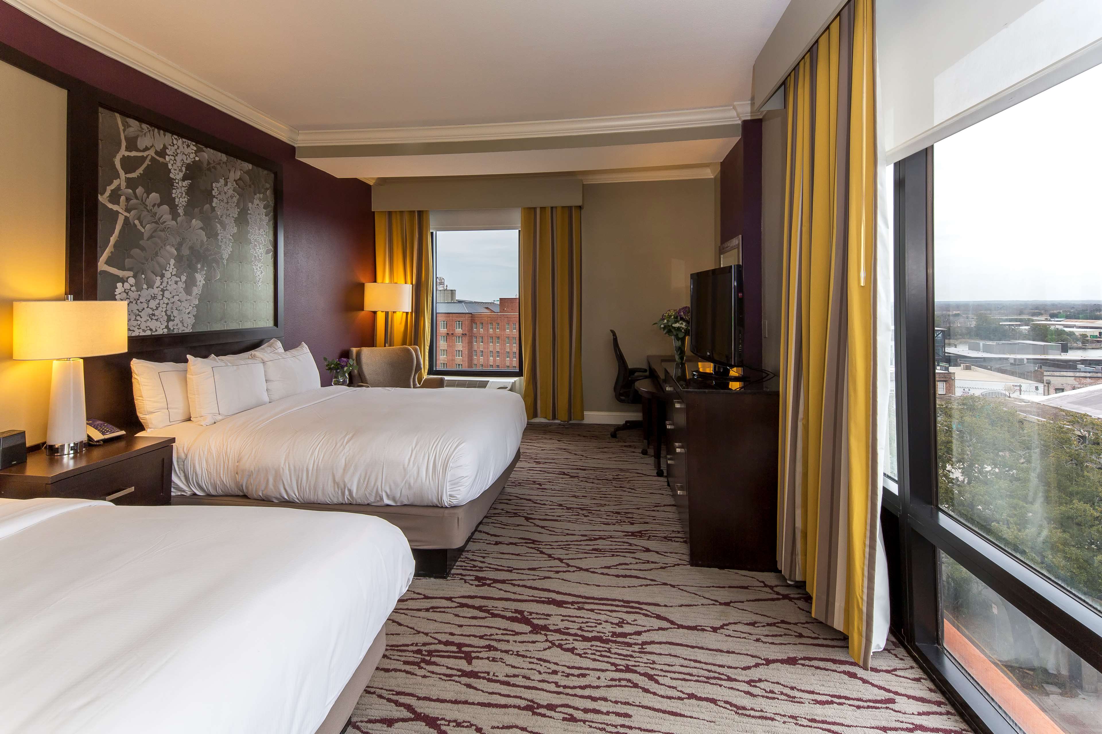 DoubleTree by Hilton Historic Savannah Room Type - 2 QUEEN ROOM CORNER