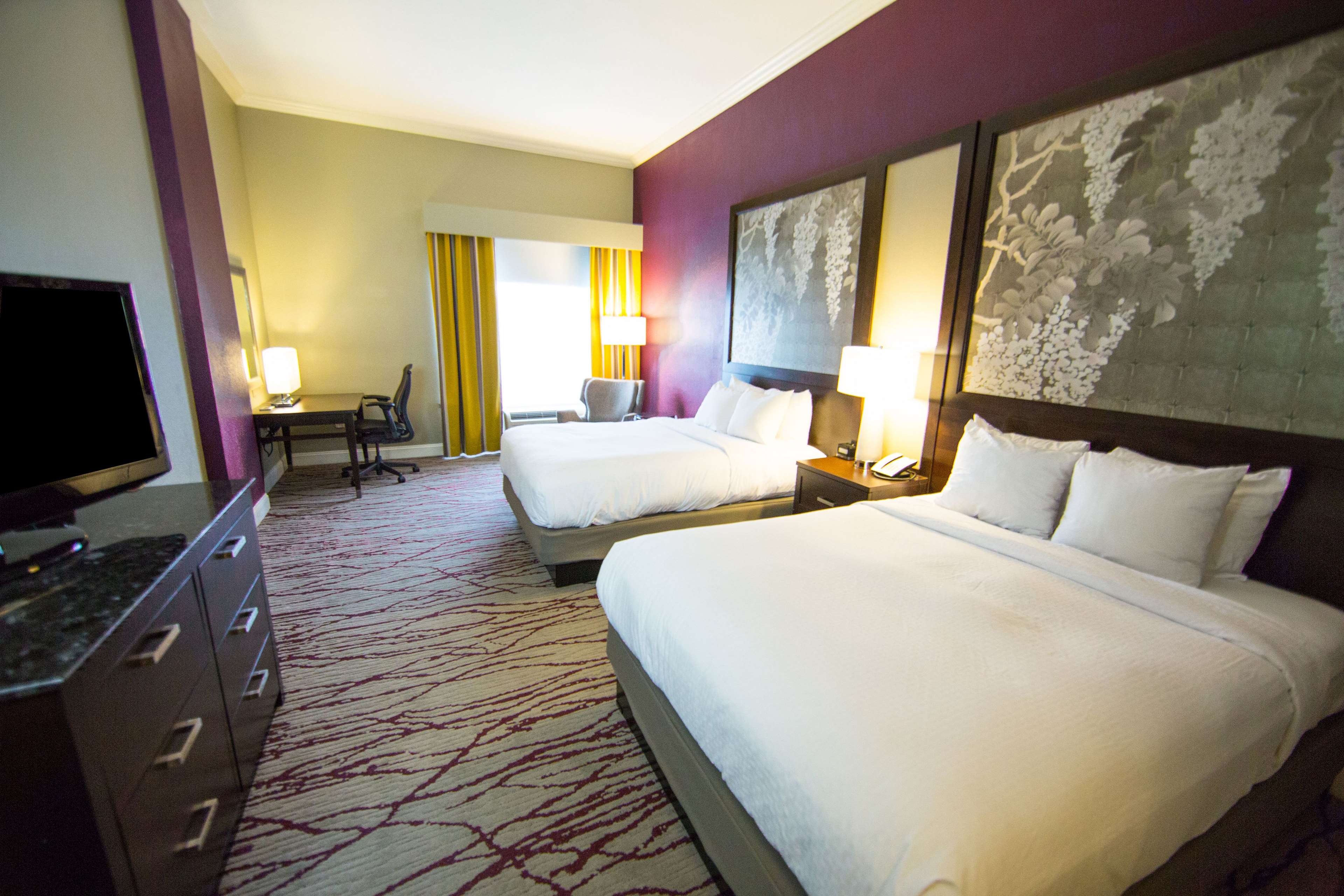 DoubleTree by Hilton Historic Savannah Room Type - 2QUEEN WHRLPL ROOM NS