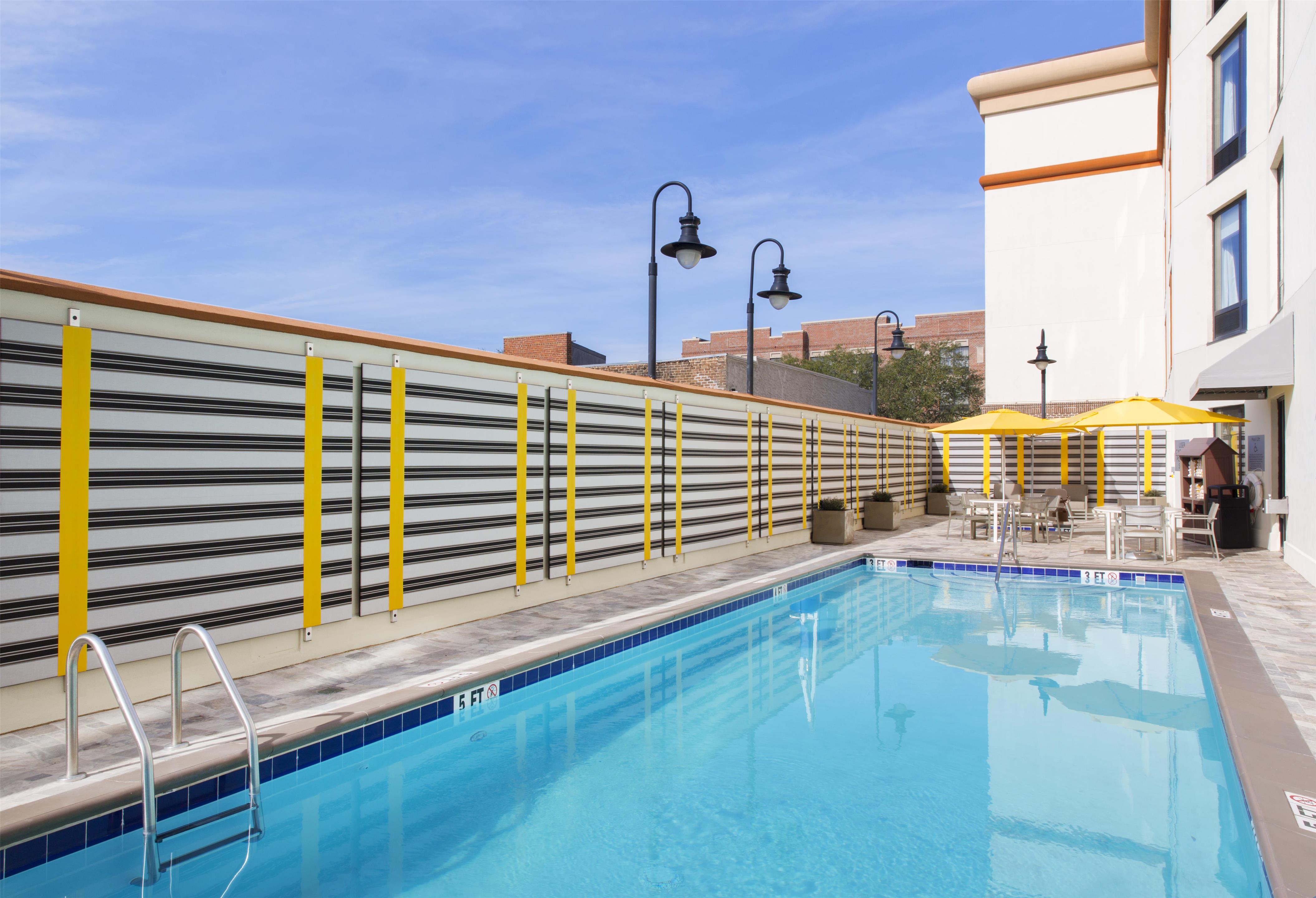 Pool | DoubleTree by Hilton Hotel Savannah Historic District