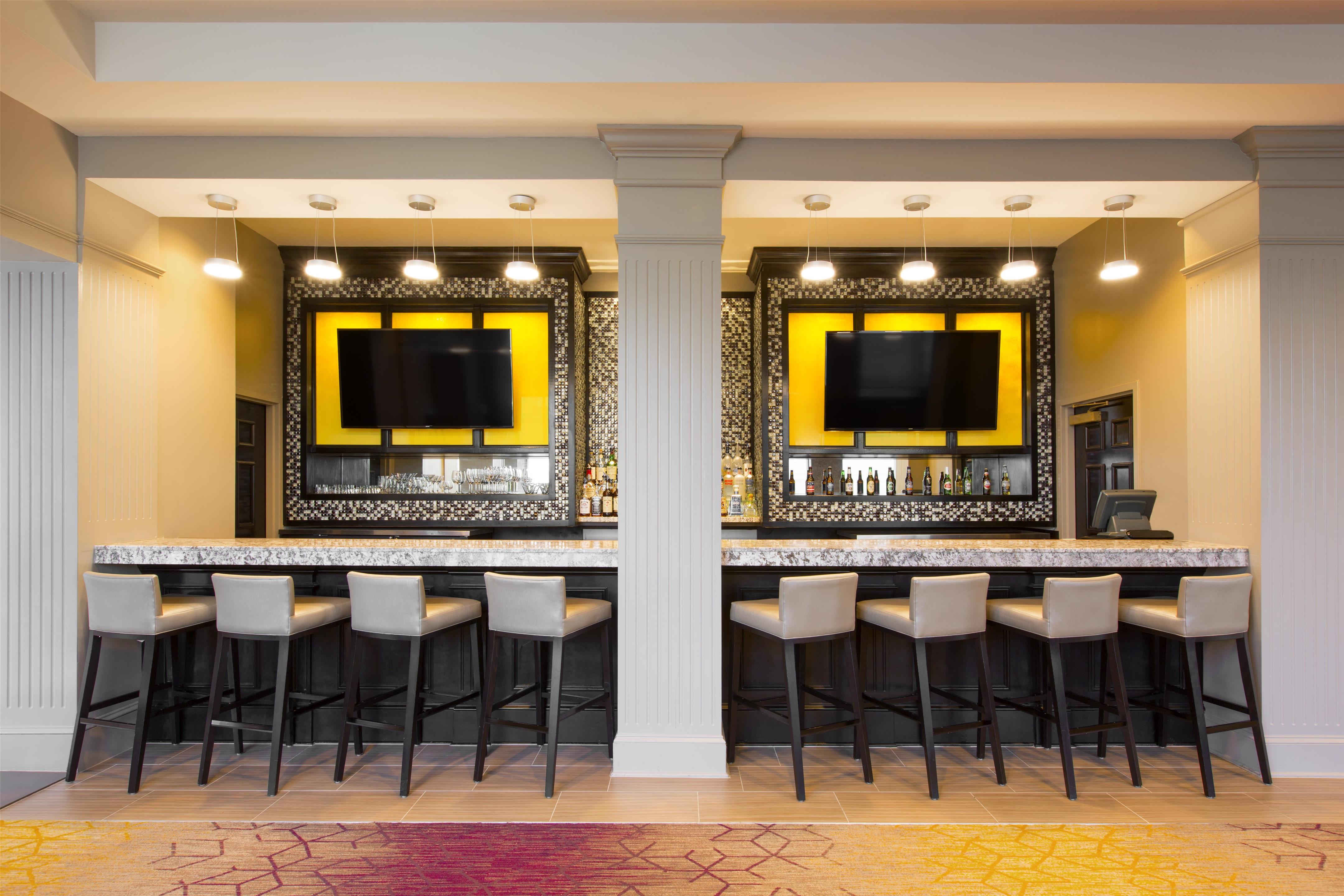 BarLounge | DoubleTree by Hilton Hotel Savannah Historic District