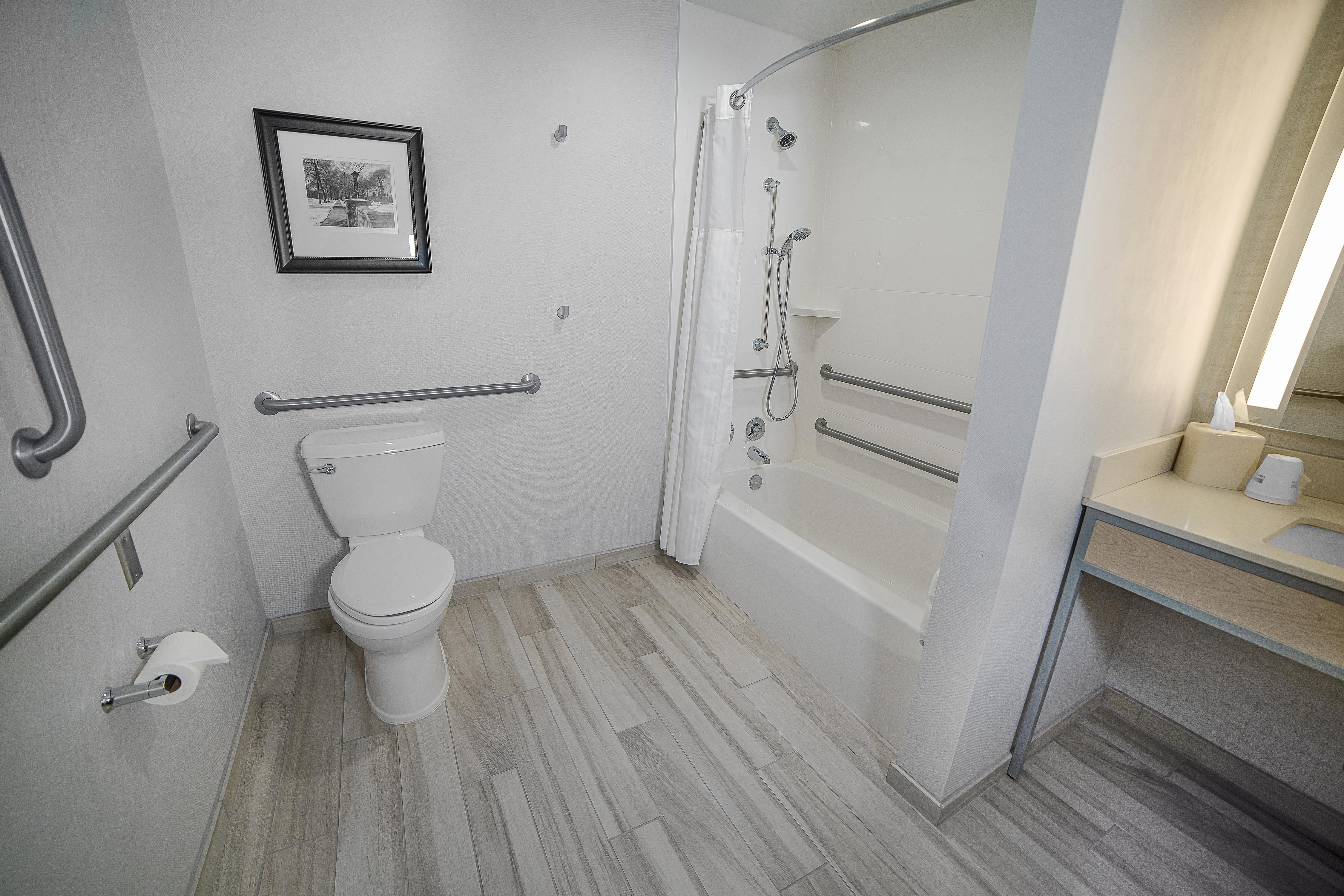 Hilton Garden Inn South Bend Room Type - 2 QN ACC RM W/BATHTUB
