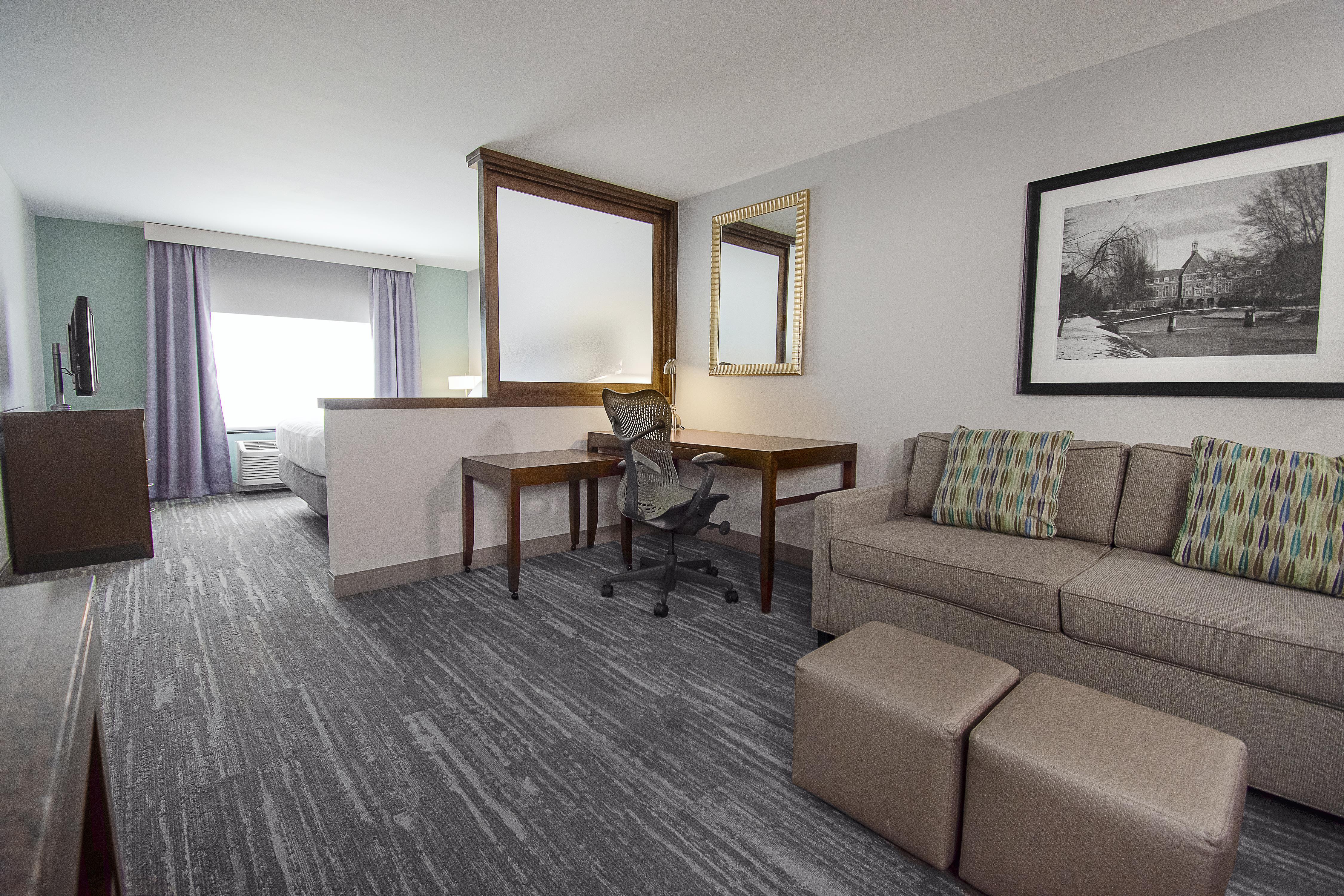 Hilton Garden Inn South Bend Room Type - Junior Suite with King Bed