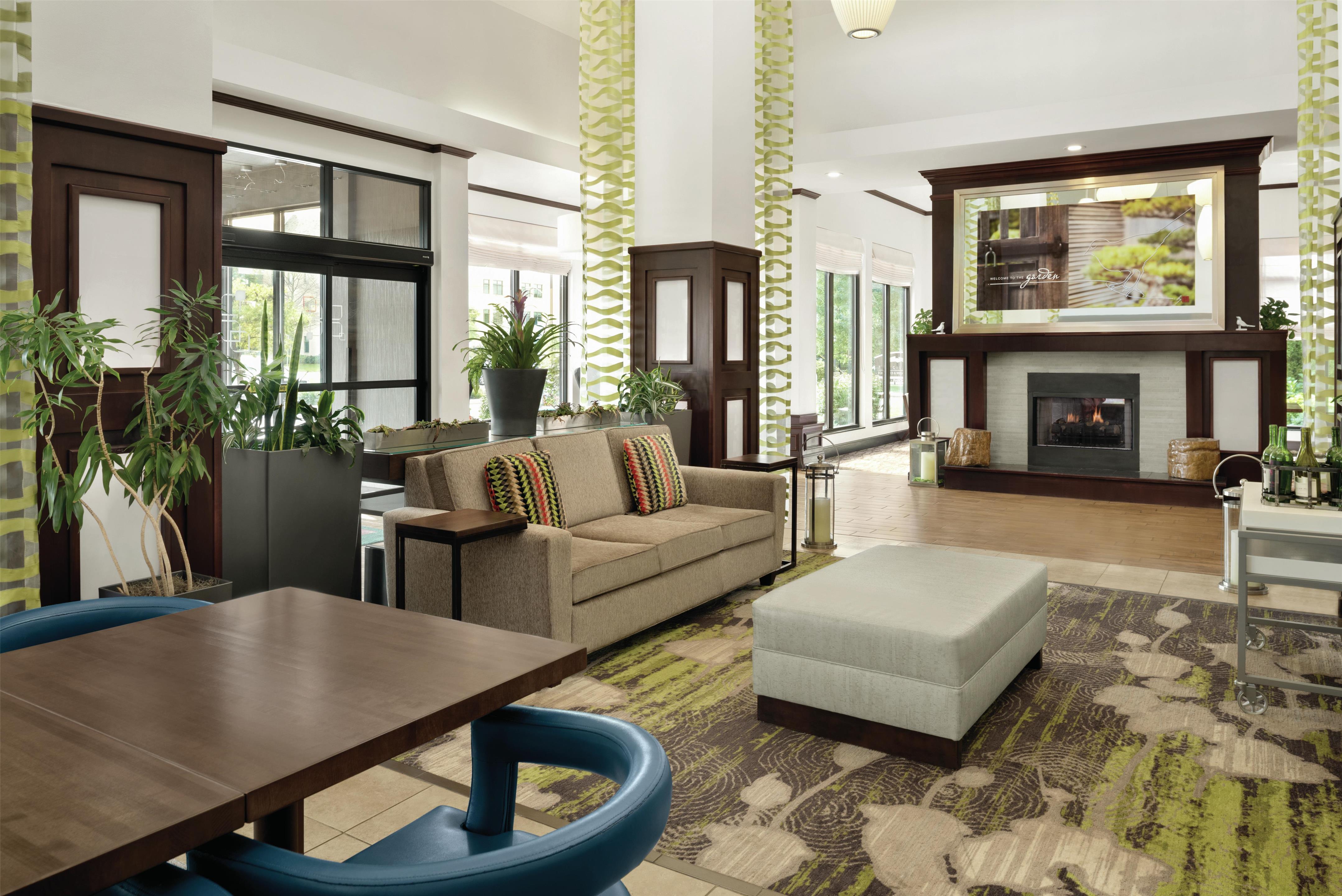Lobby | Hilton Garden Inn South Bend